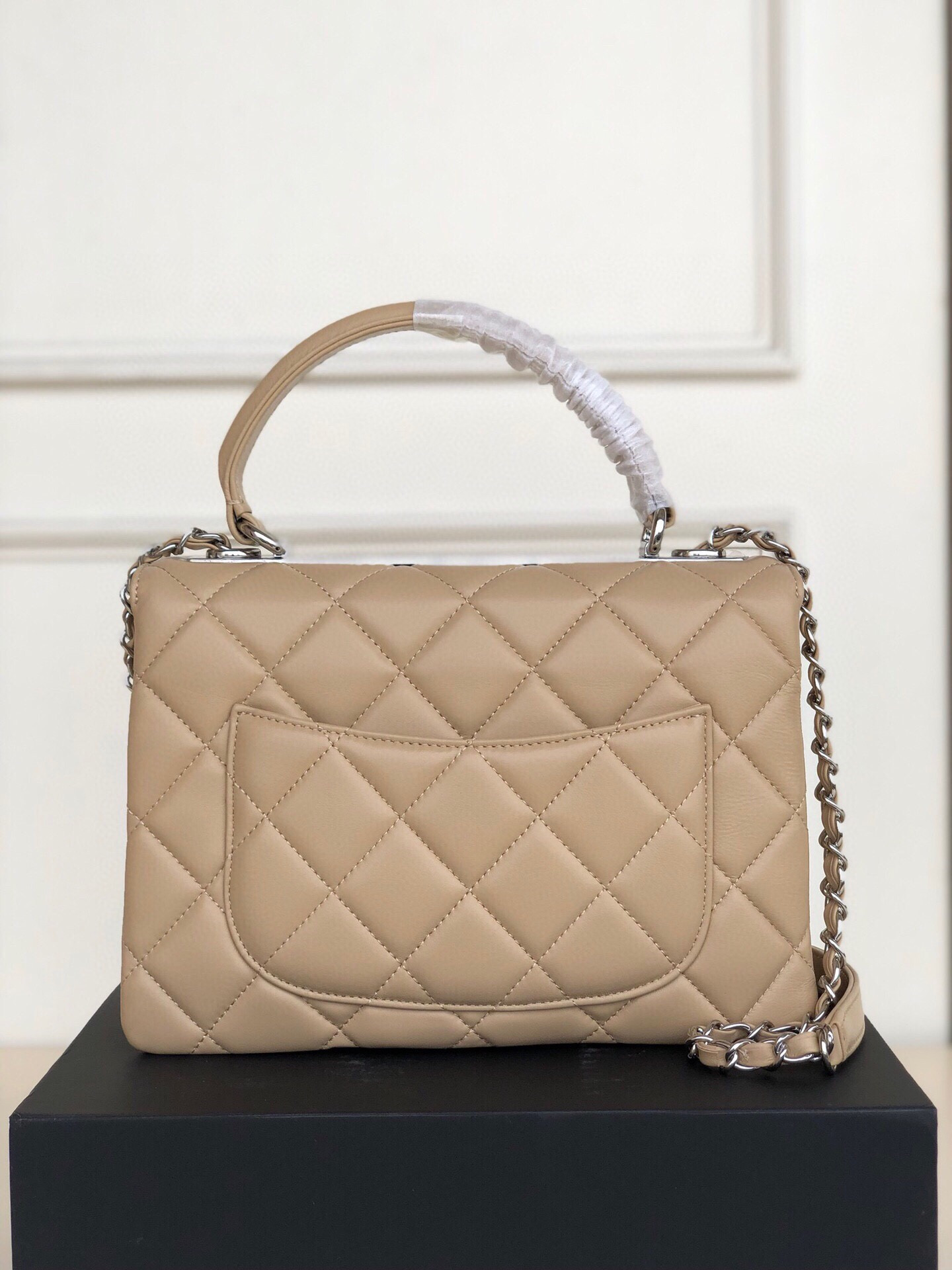 CHANEL FLAP BAG WITH TOP HANDLE 6.6 × 9.8 × 4.7 in