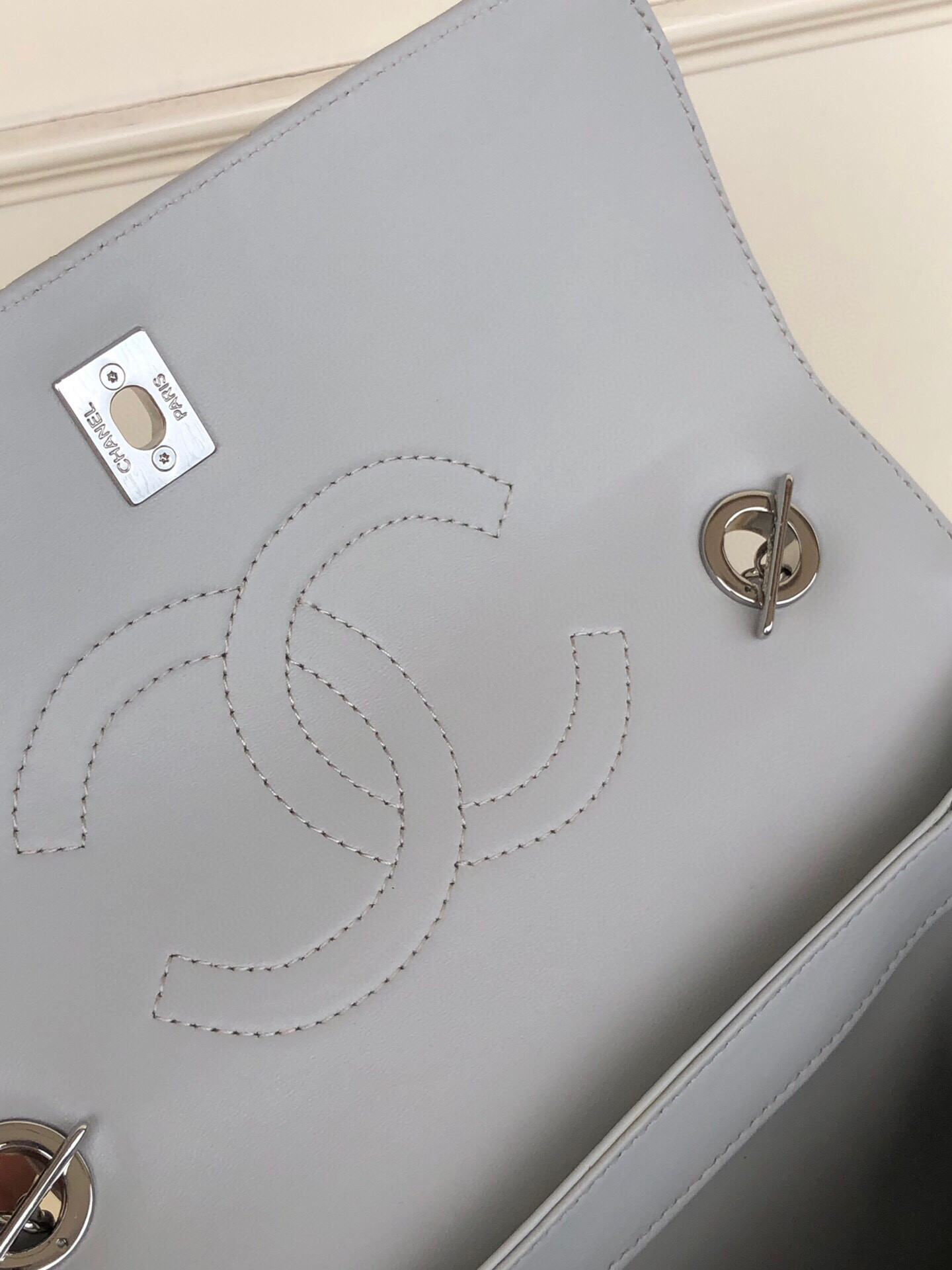 CHANEL FLAP BAG WITH TOP HANDLE 6.6 × 9.8 × 4.7 in