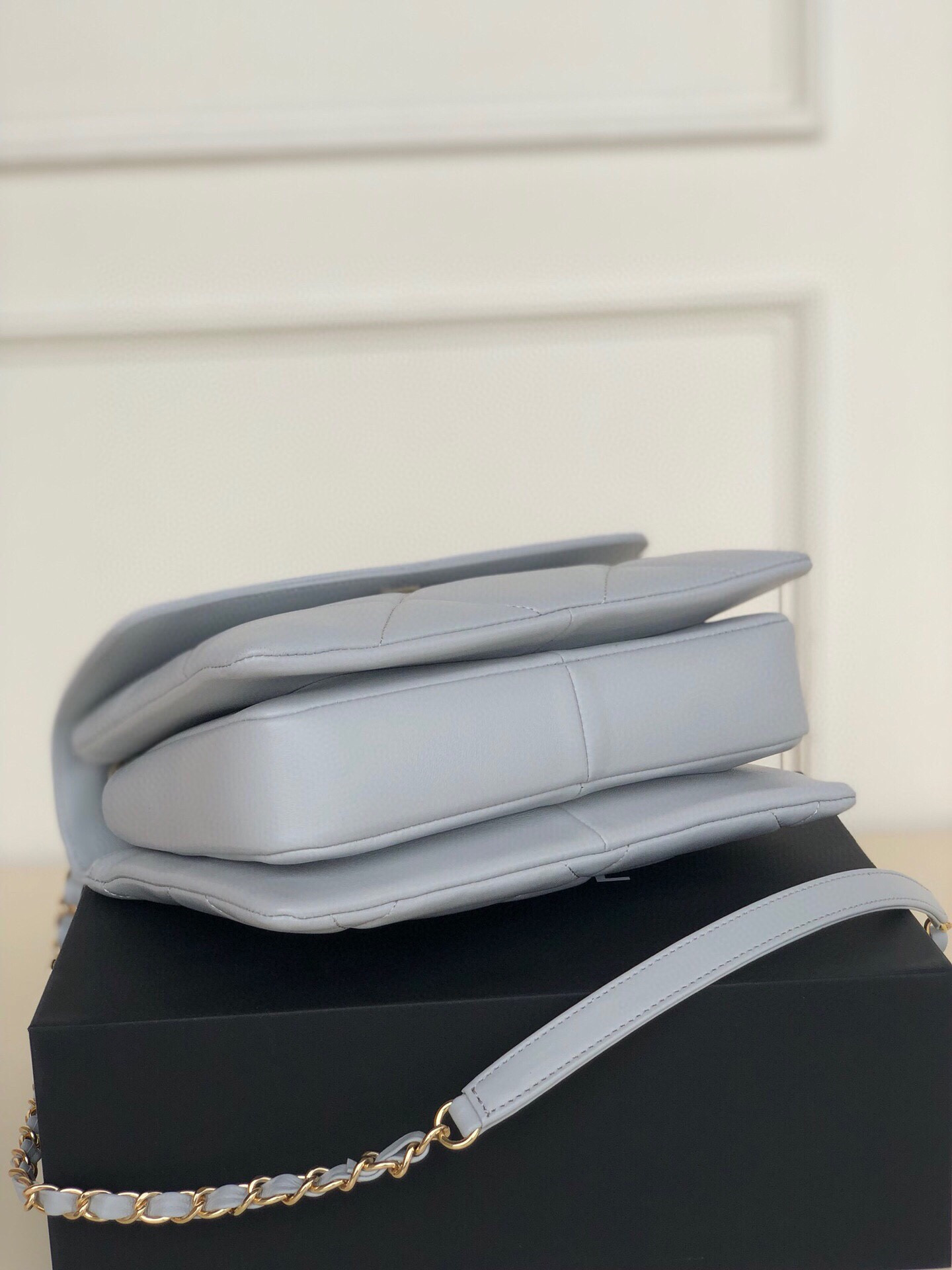 CHANEL FLAP BAG WITH TOP HANDLE 6.6 × 9.8 × 4.7 in