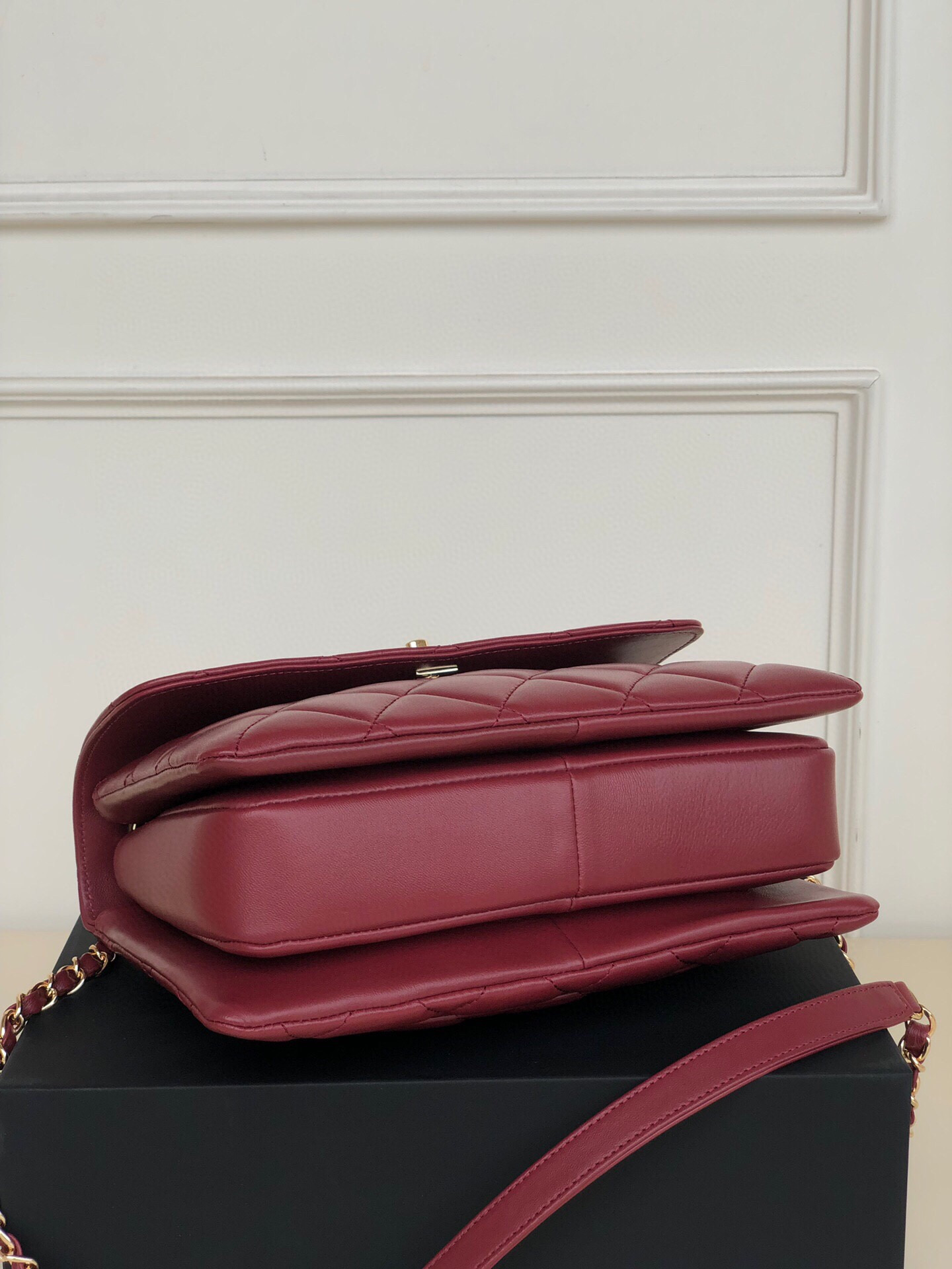 CHANEL FLAP BAG WITH TOP HANDLE 6.6 × 9.8 × 4.7 in