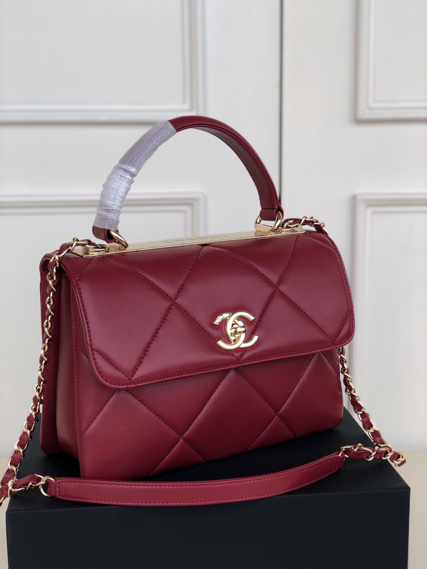 CHANEL FLAP BAG WITH TOP HANDLE 6.6 × 9.8 × 4.7 in