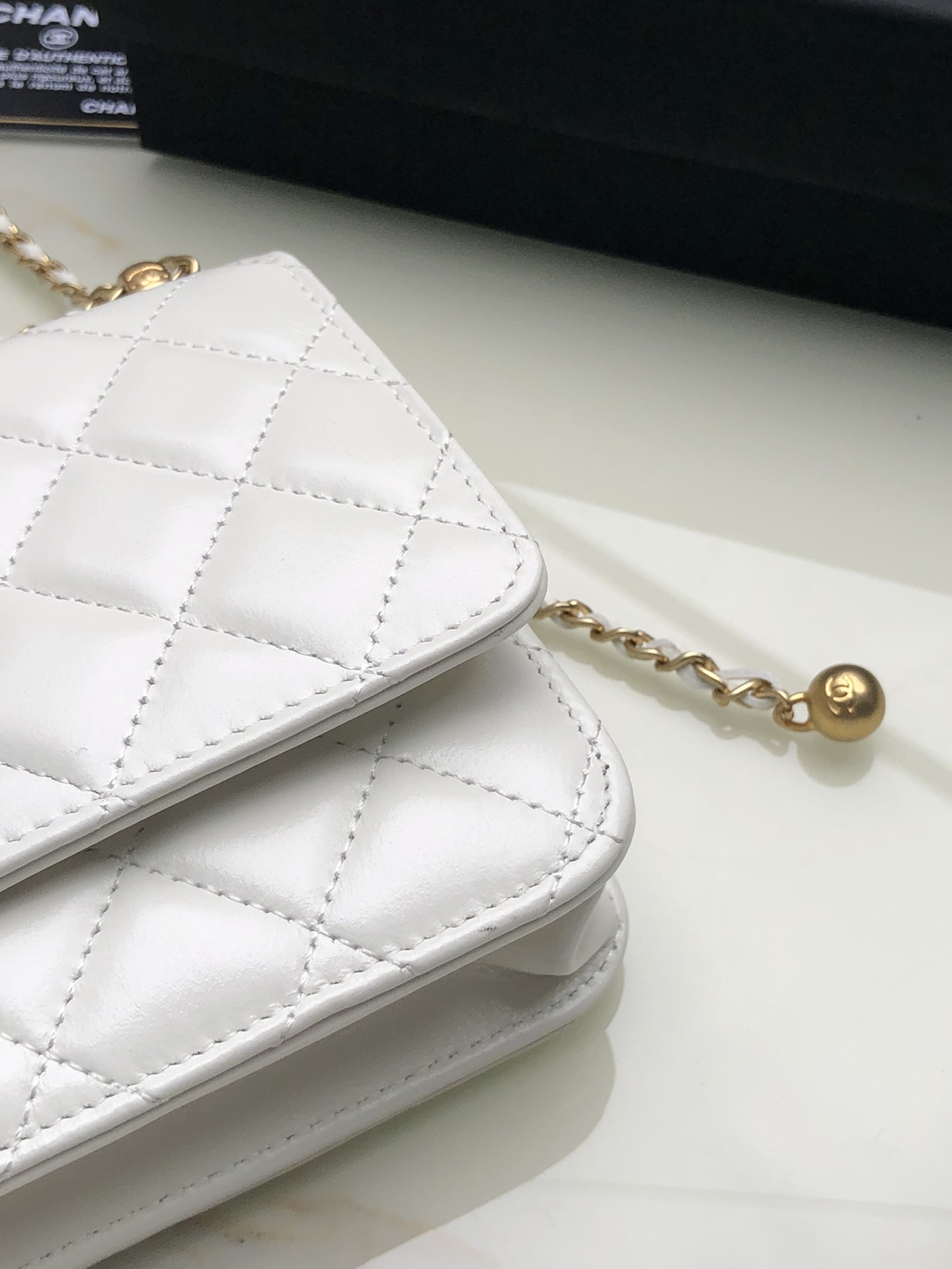 CHANEL CLASSIC WALLET ON CHAIN WHITE 4.8 × 7.5 × 1.4 in
