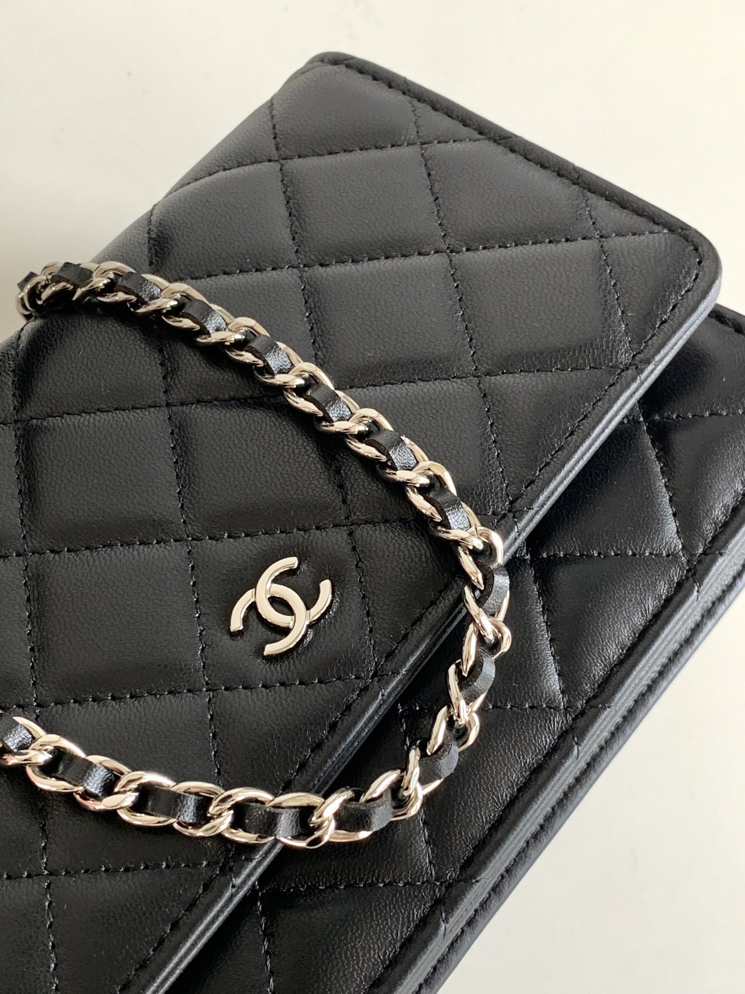 CHANEL CLASSIC WALLET ON CHAIN 4.8 × 7.5 × 1.4 in