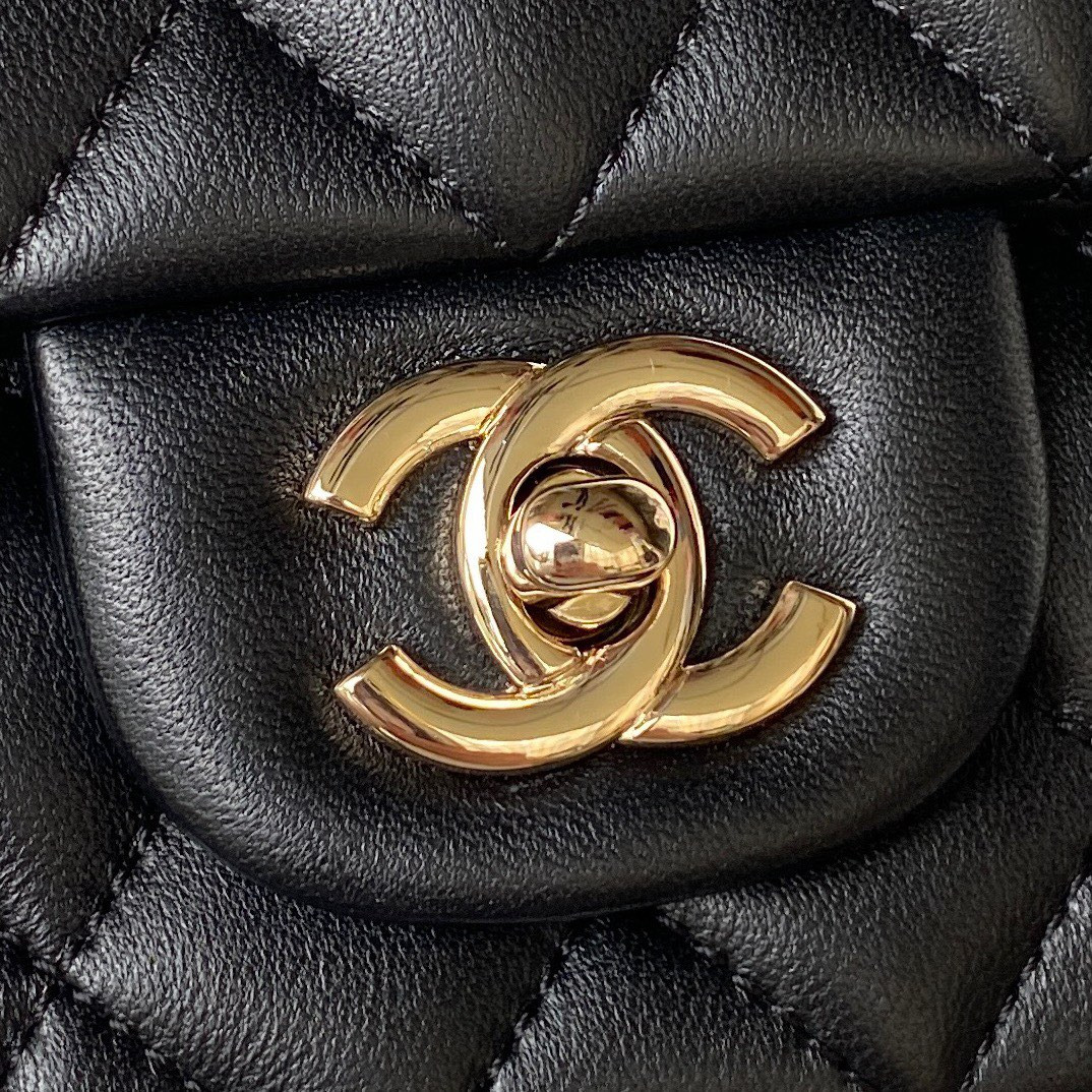 Chanel Mini Classic Handbag With Top Handle 12 × 20 × 6 cm