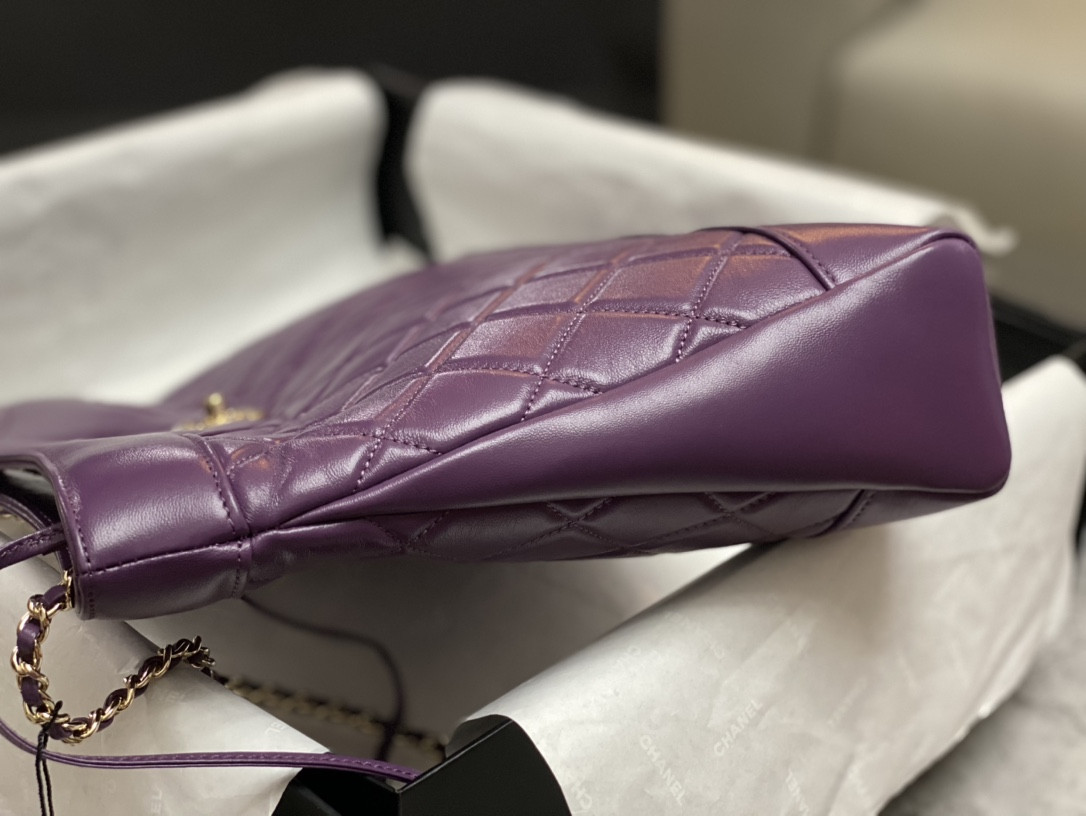 CHANEL  SHOPPING BAG Shiny Lambskin & Gold-Tone Metal 35x39x8cm