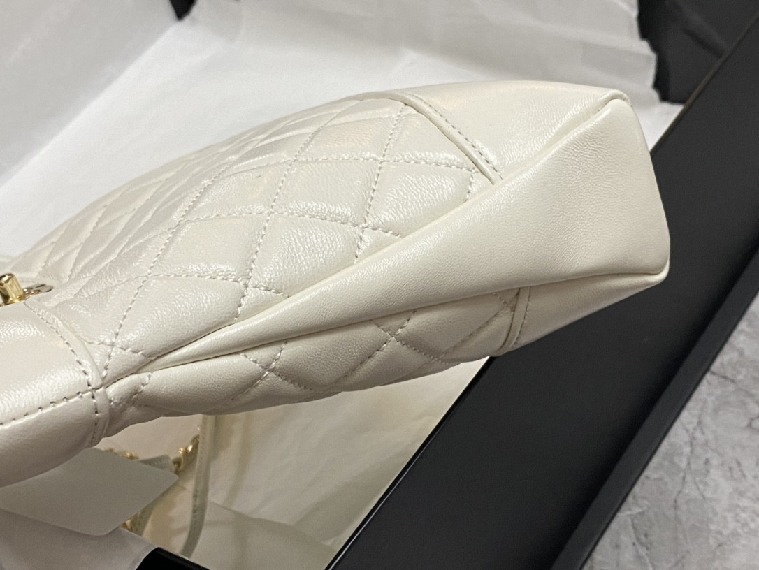 CHANEL MINI SHOPPING BAG Shiny Lambskin & Gold-Tone Metal 22x23x5.5cm