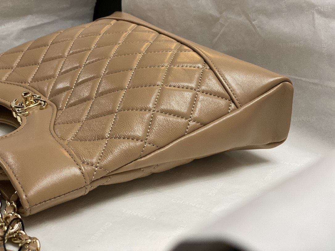 CHANEL MINI SHOPPING BAG Shiny Lambskin & Gold-Tone Metal 22x23x5.5cm