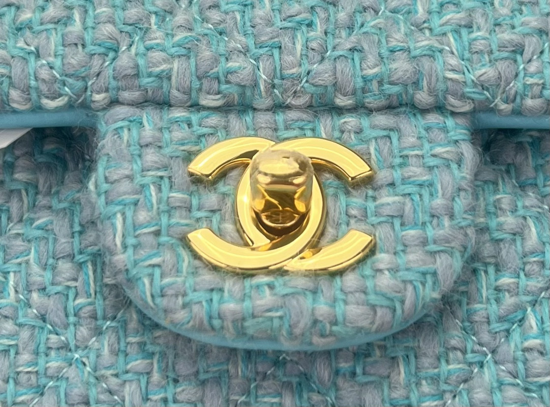 CHANEL CLASSIC 11.12 HANDBAG  Tweed & Gold-Tone Metal 6 × 9.9 × 2.5 in