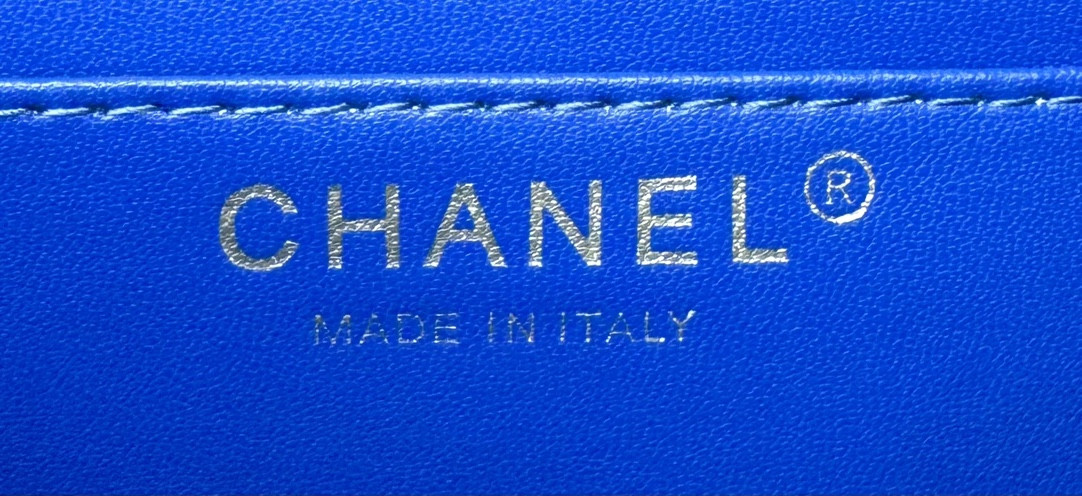 CHANEL MINI CLASSIC 11.12 HANDBAG  Tweed & Silver-Tone Metal 4.7 × 7.8 × 2.3 in