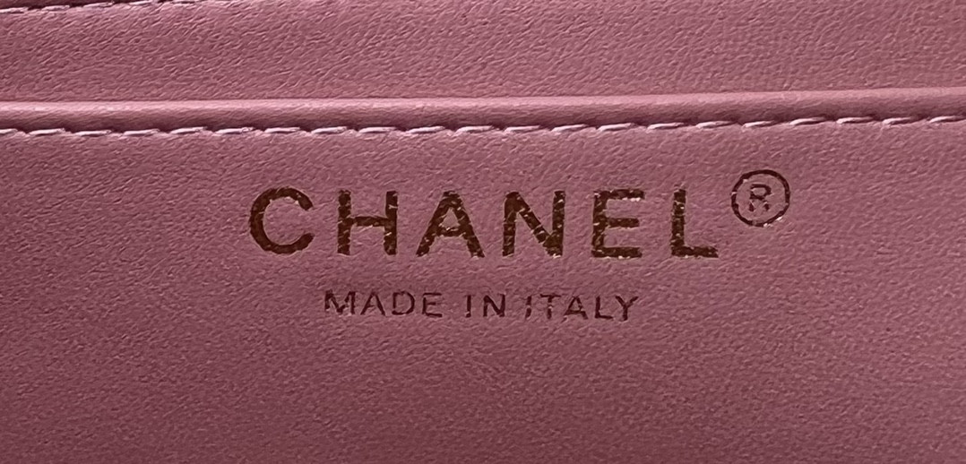 CHANEL MINI CLASSIC 11.12 HANDBAG Tweed & Gold-Tone Metal 4.7 × 7.8 × 2.3 in