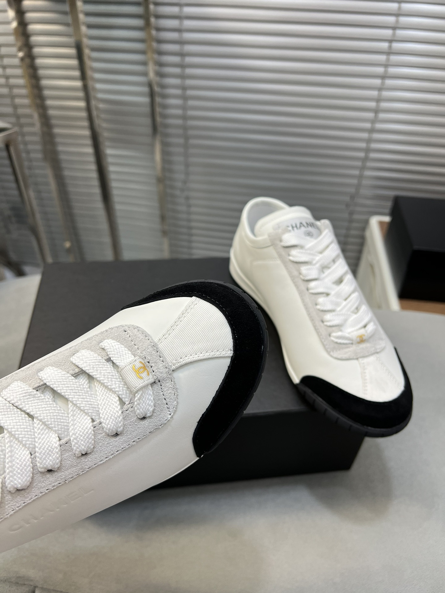 UA CHANEL SNEAKERS Calfskin & Suede Calfskin White & Black