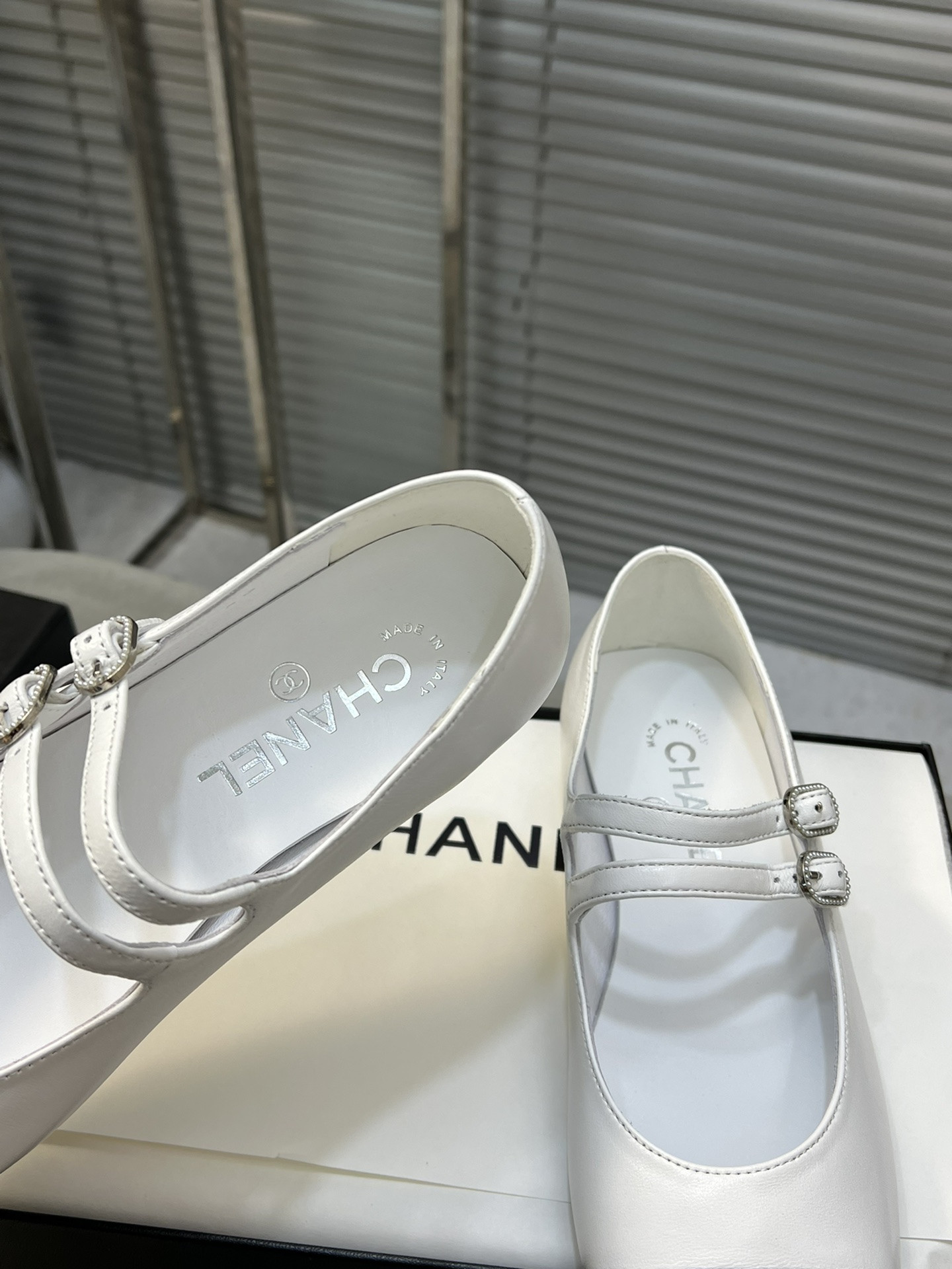 UA CHANEL MARY JANES  Lambskin & Grosgrain