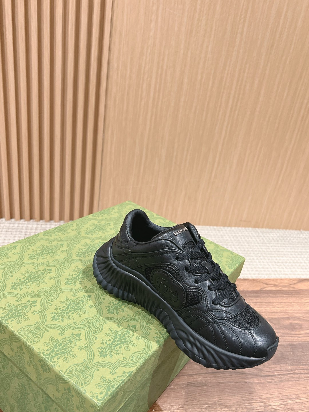 UA GUCCI RIPPLE SNEAKER