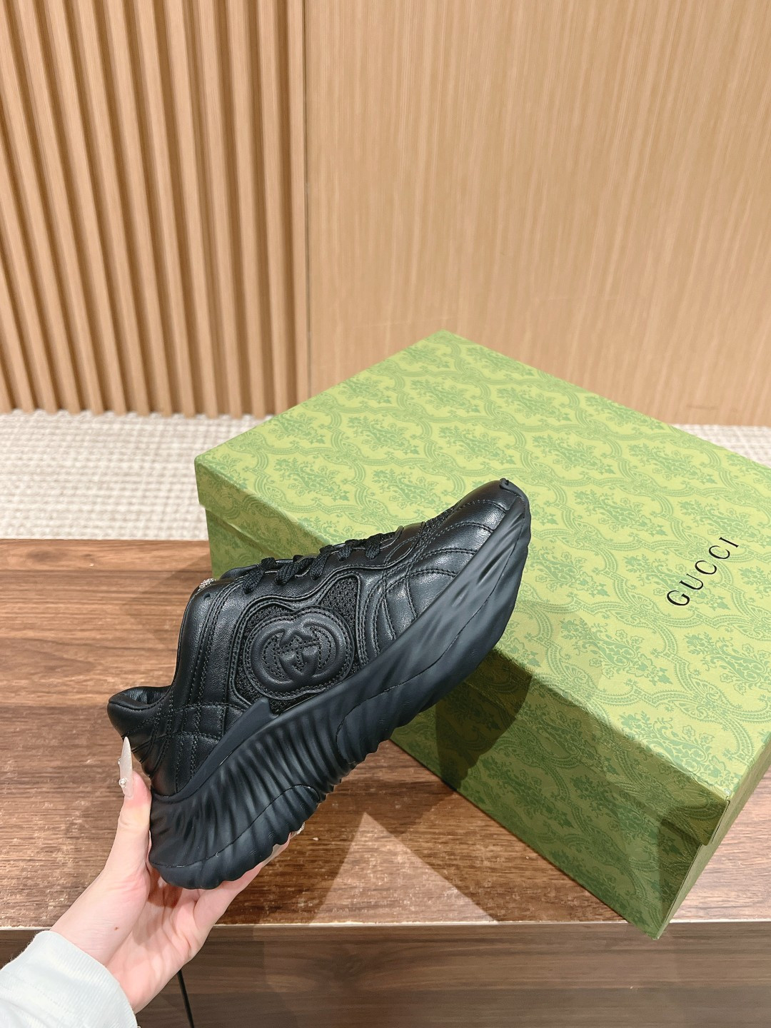 UA GUCCI RIPPLE SNEAKER