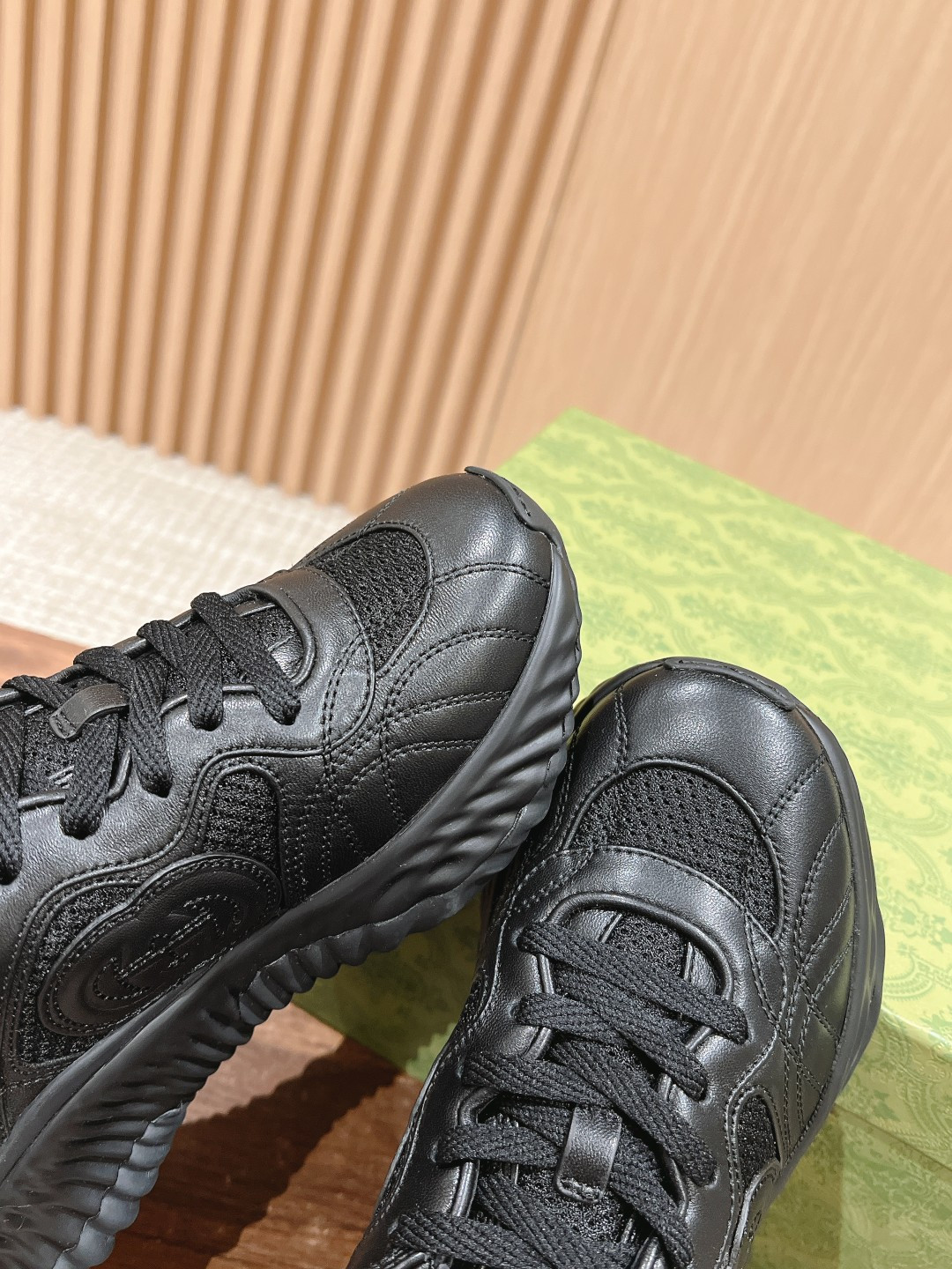 UA GUCCI RIPPLE SNEAKER