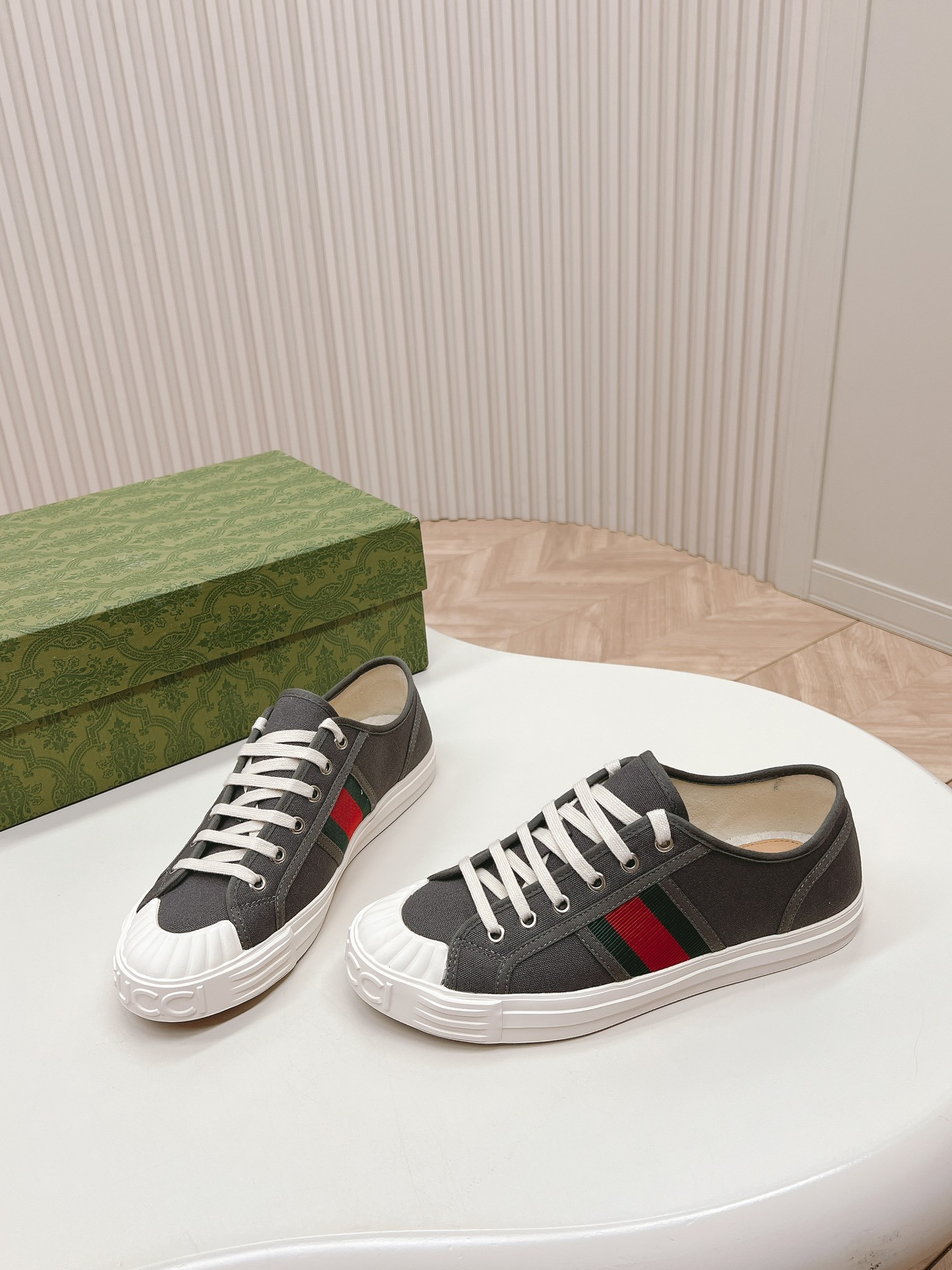 UA GUCCI SNEAKER WITH WEB