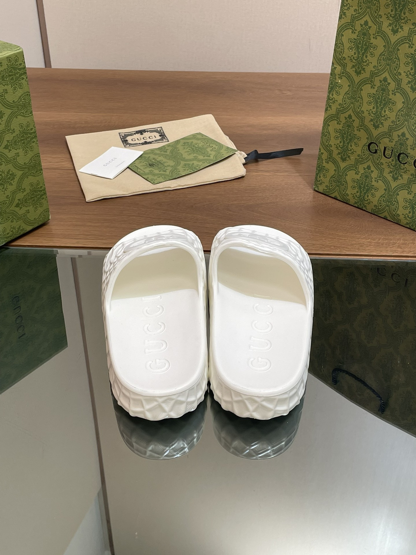 UA GUCCI INTERLOCKING G SLIDE SANDAL White