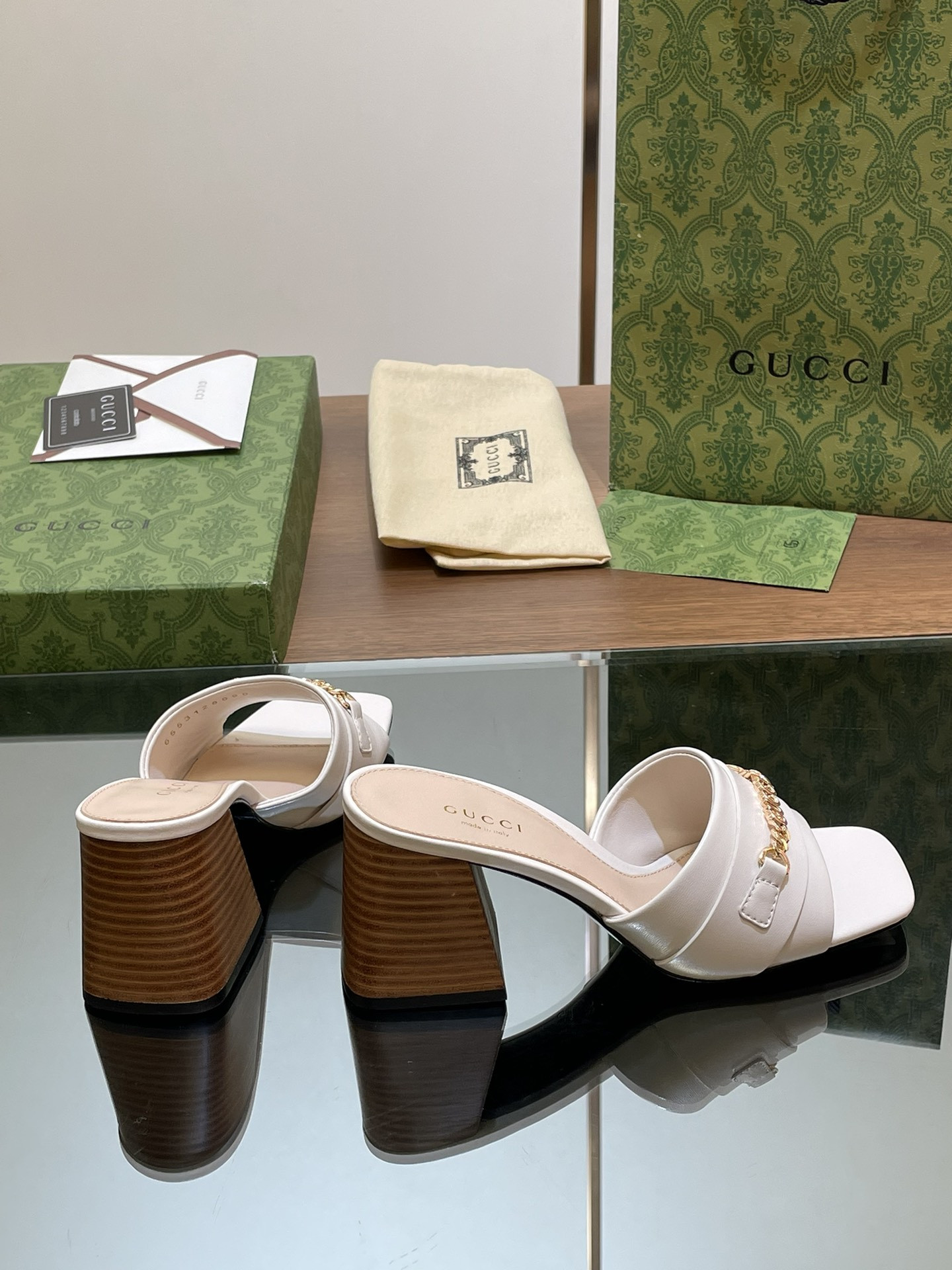 UA GUCCI SIGNORIA SLIDE SANDAL