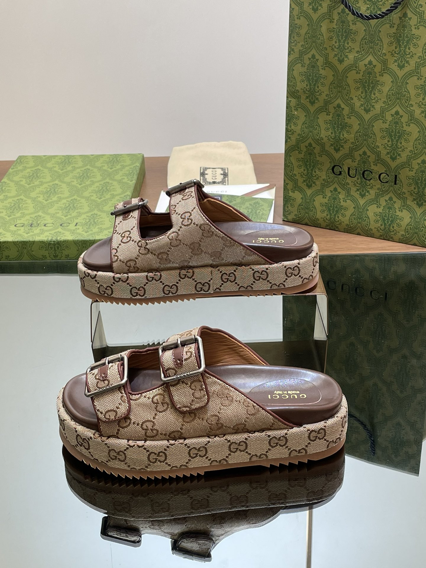 UA GUCCI  SANDAL WITH DOUBLE G