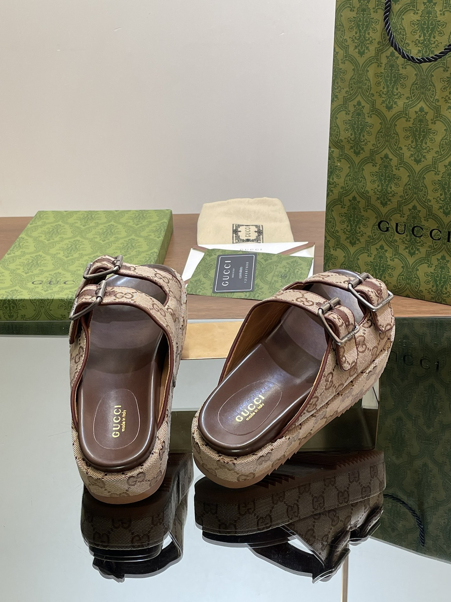 UA GUCCI  SANDAL WITH DOUBLE G