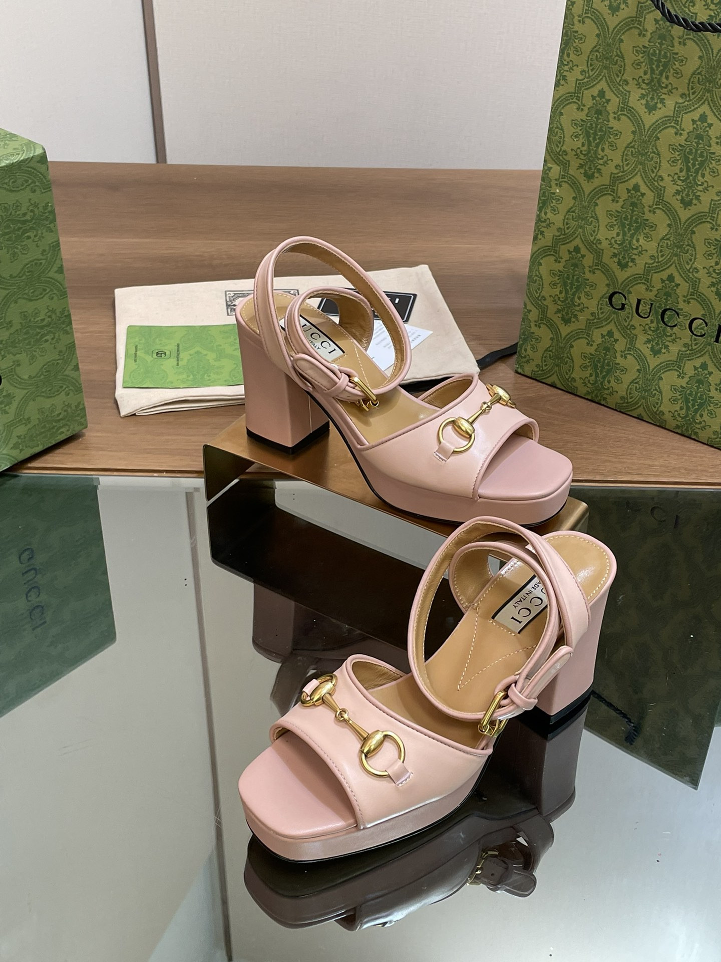 ua G*u*i horsebit platform sandal