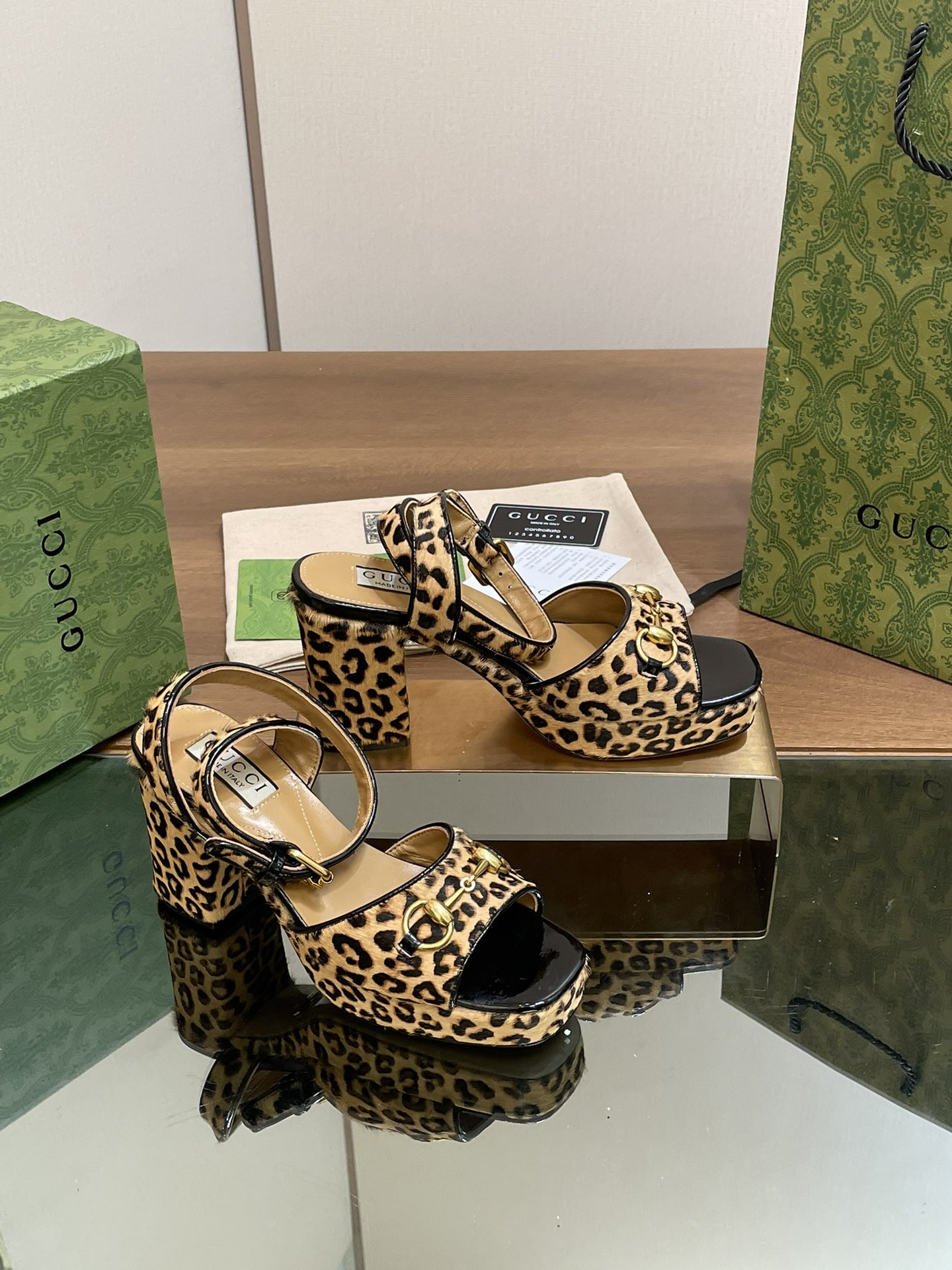 UA GUCCI HORSEBIT PLATFORM SANDAL