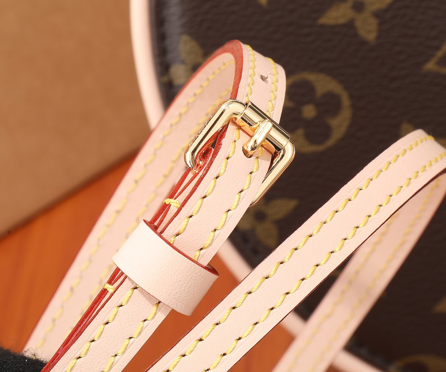 LV Around Me PM M47117  8.9 x 8.3 x 2.8 inches