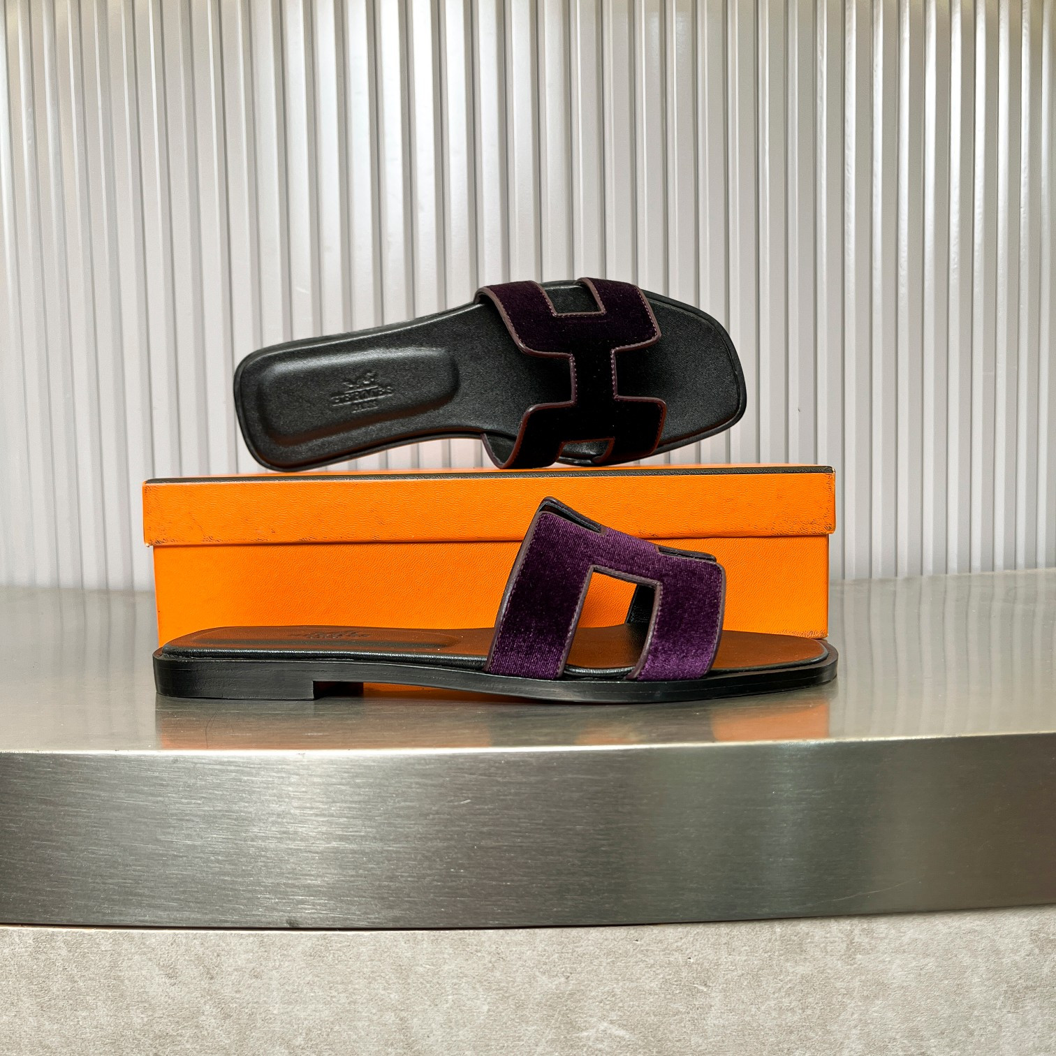 UA Hermès Oran sandal