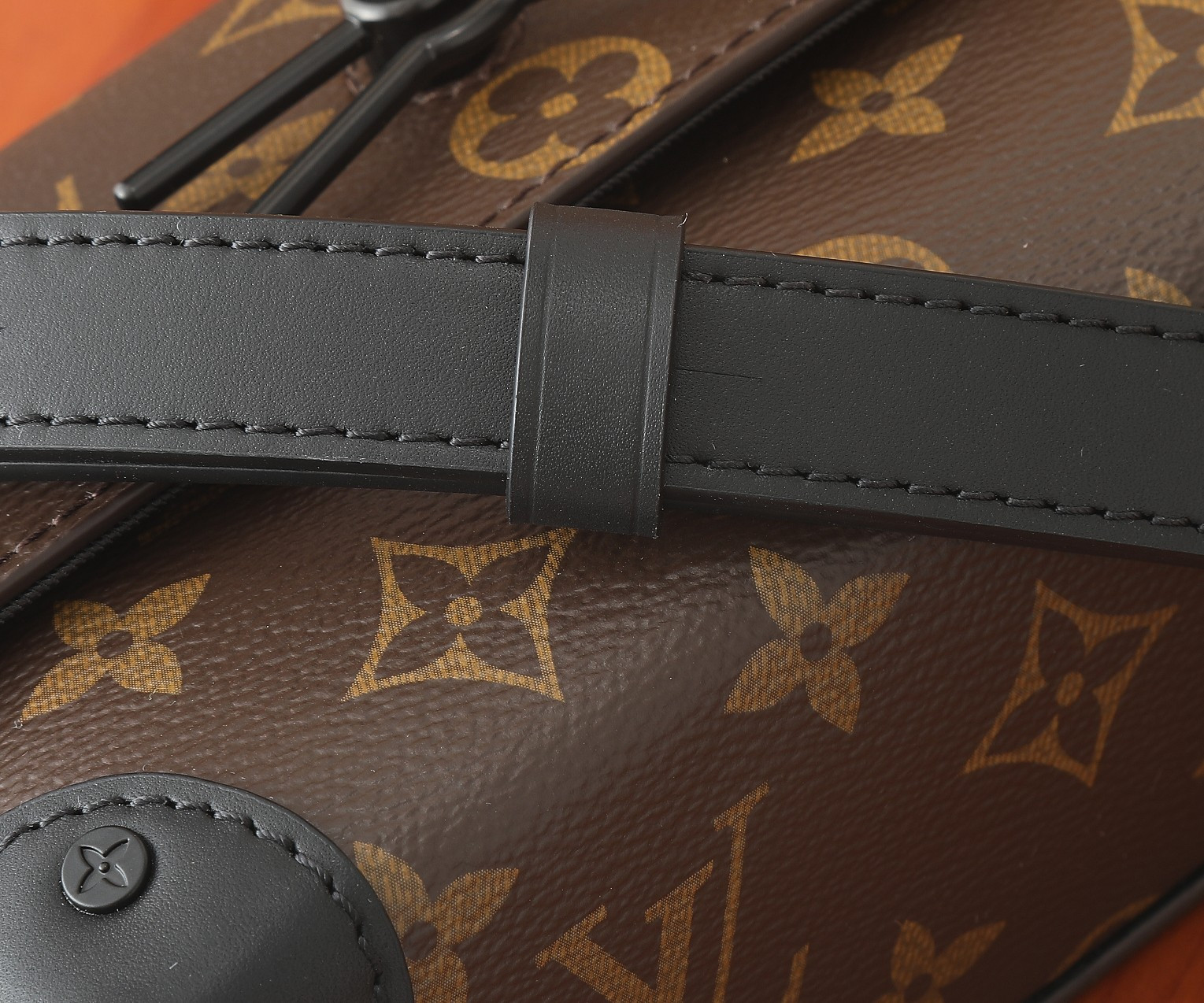 LV Steamer Wearable Wallet M83613 7.1 x 4.3 x 2.6 inches