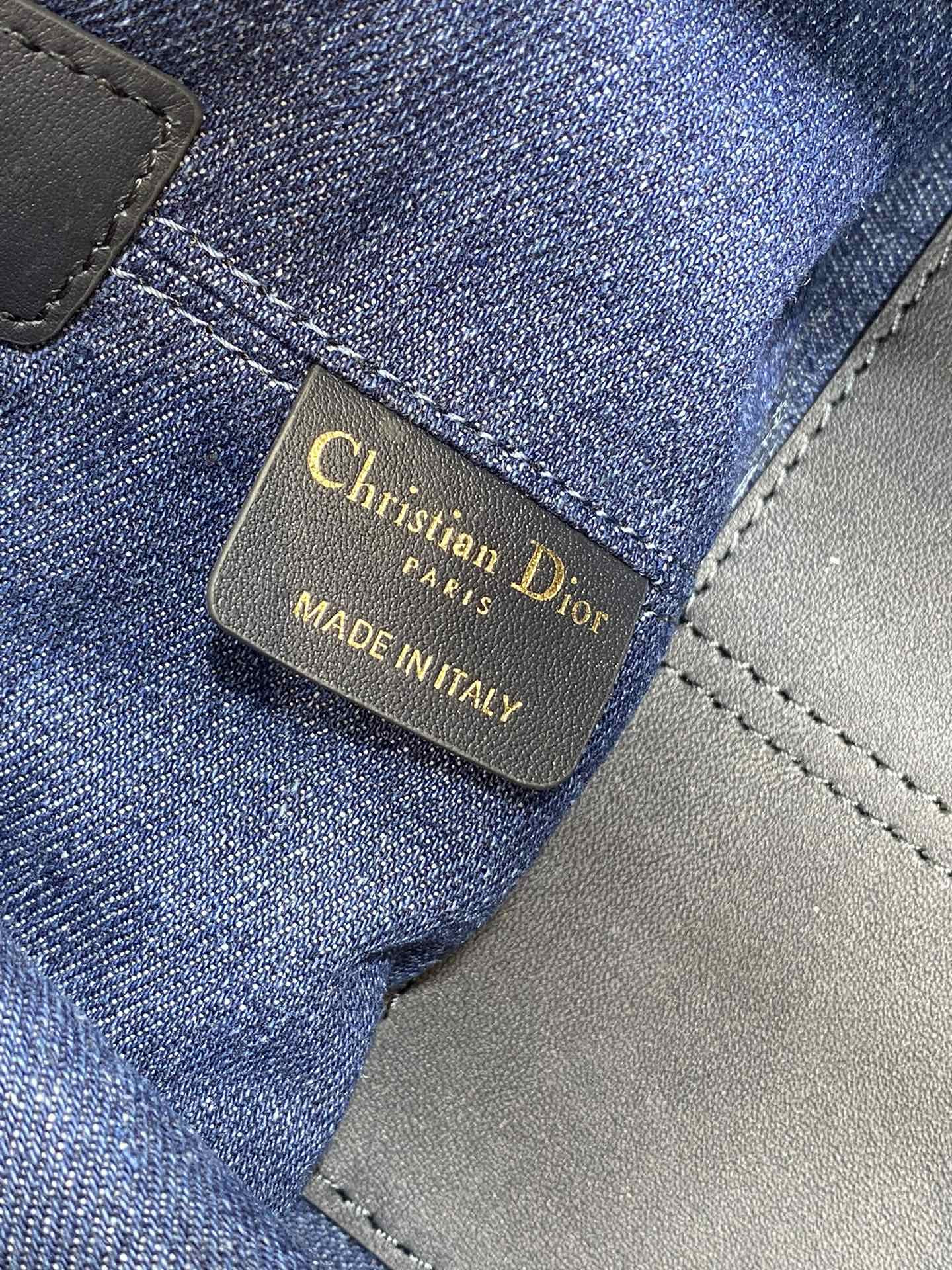 Small Dior Toujours Bag Blue Denim Dior Oblique Jacquard 23 x15 x15cm