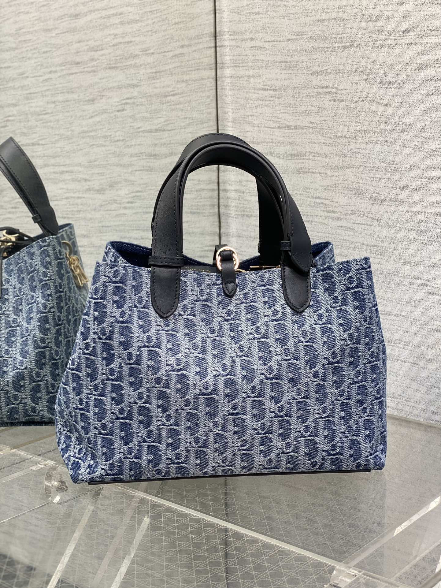 Medium Dior Toujours Bag Blue Denim Dior Oblique Jacquard 28.5 x 21.5 x 17 cm