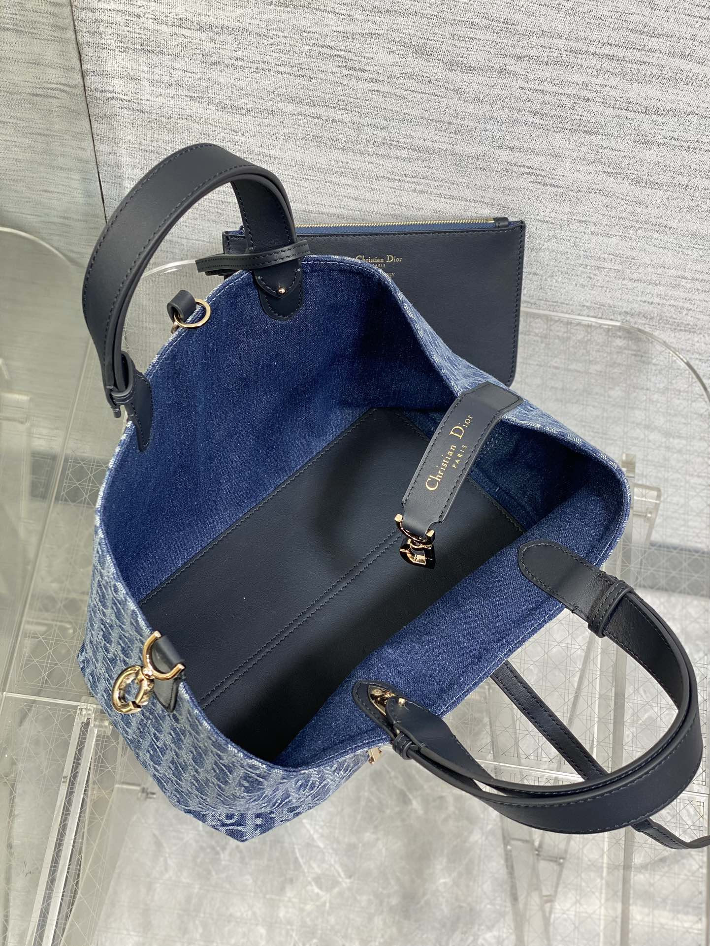 Medium Dior Toujours Bag Blue Denim Dior Oblique Jacquard 28.5 x 21.5 x 17 cm