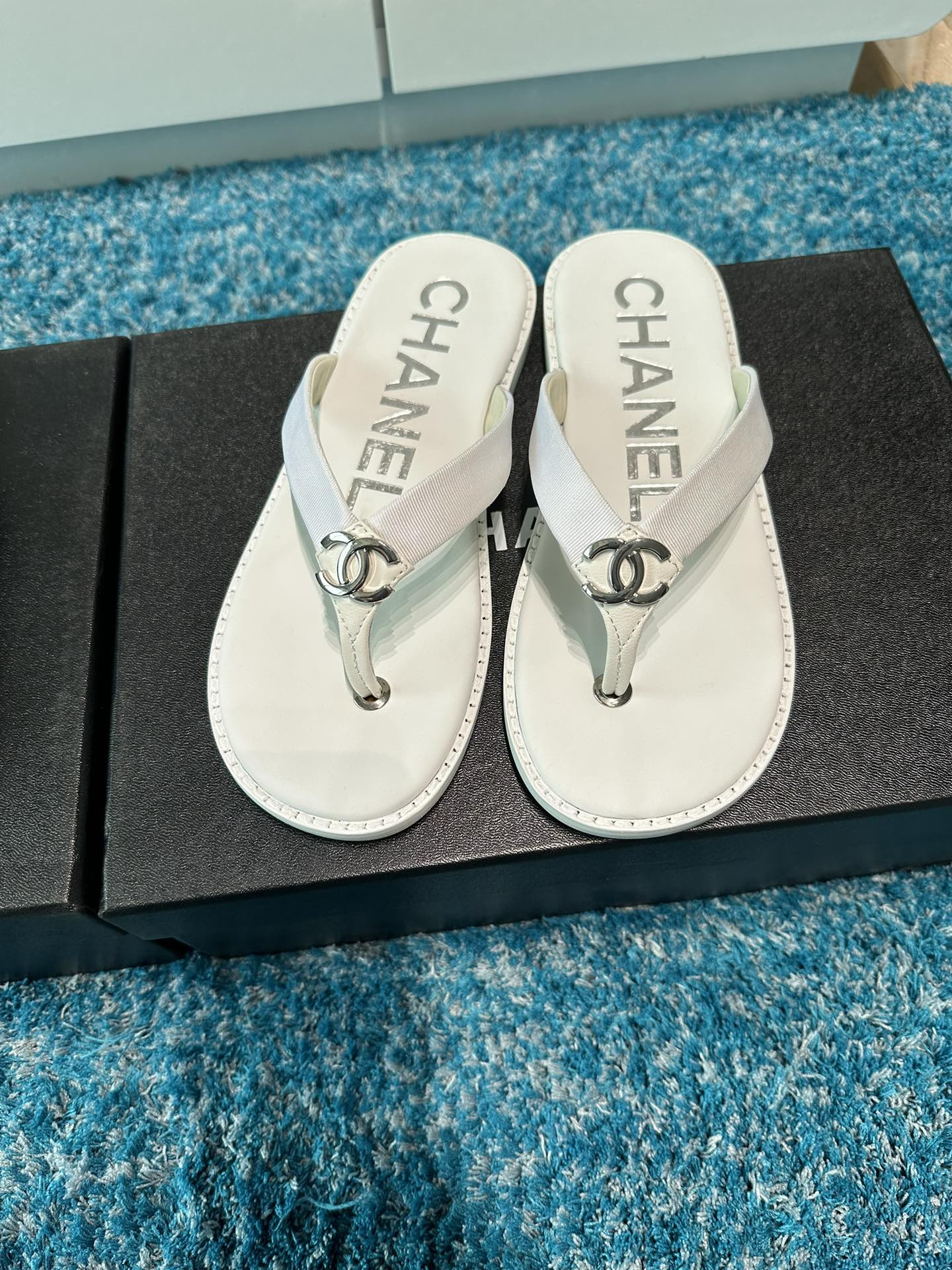 UA CHANEL THONGS