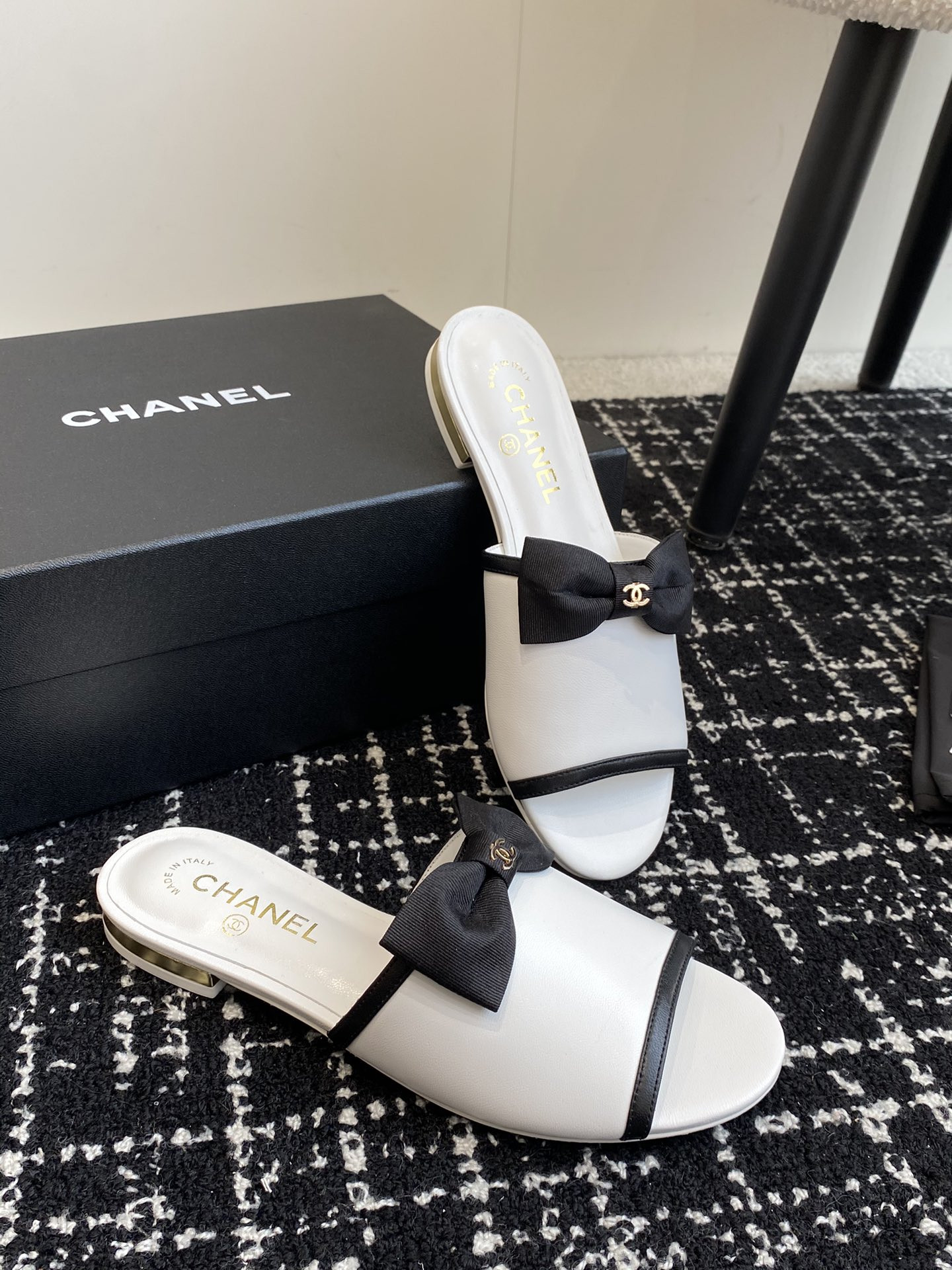 UA CHANEL MULES