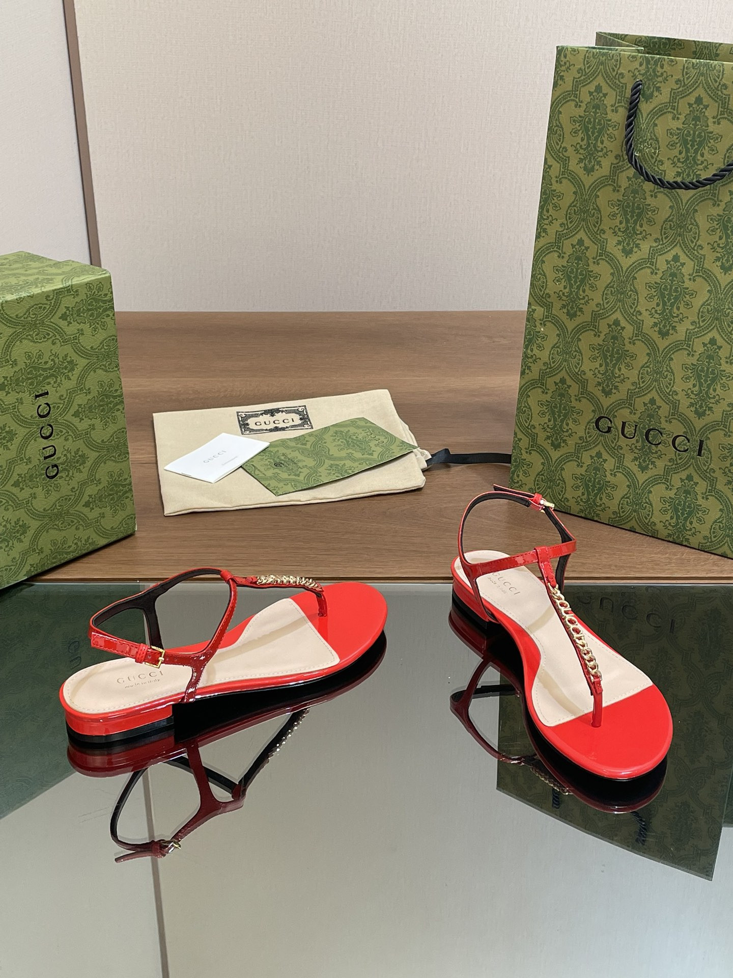 UA GUCCI SIGNORIA THONG SANDAL