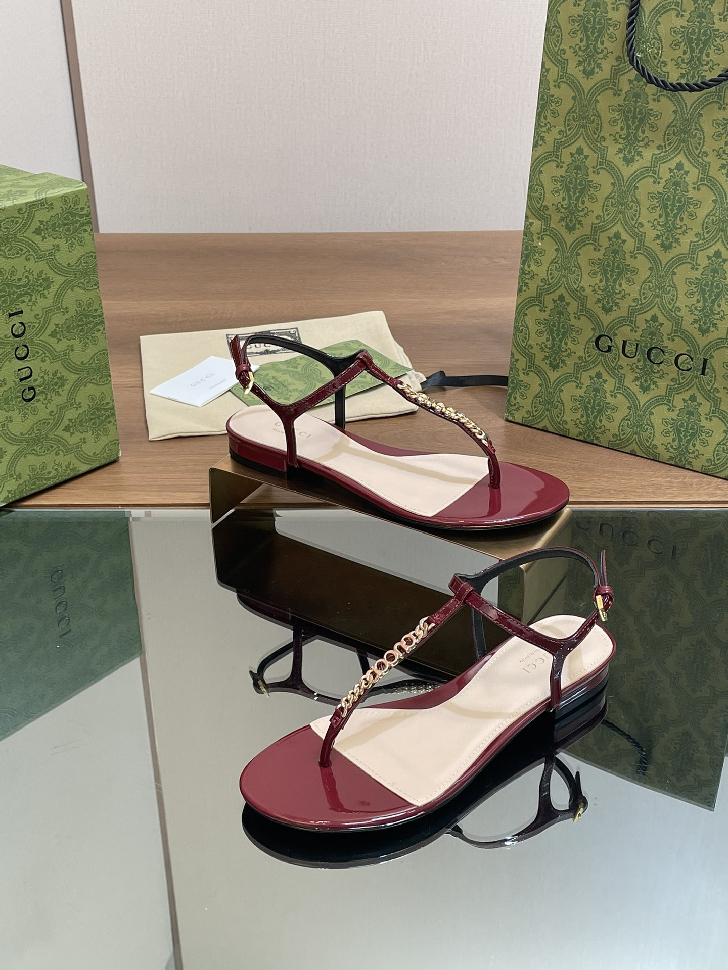 UA GUCCI SIGNORIA THONG SANDAL