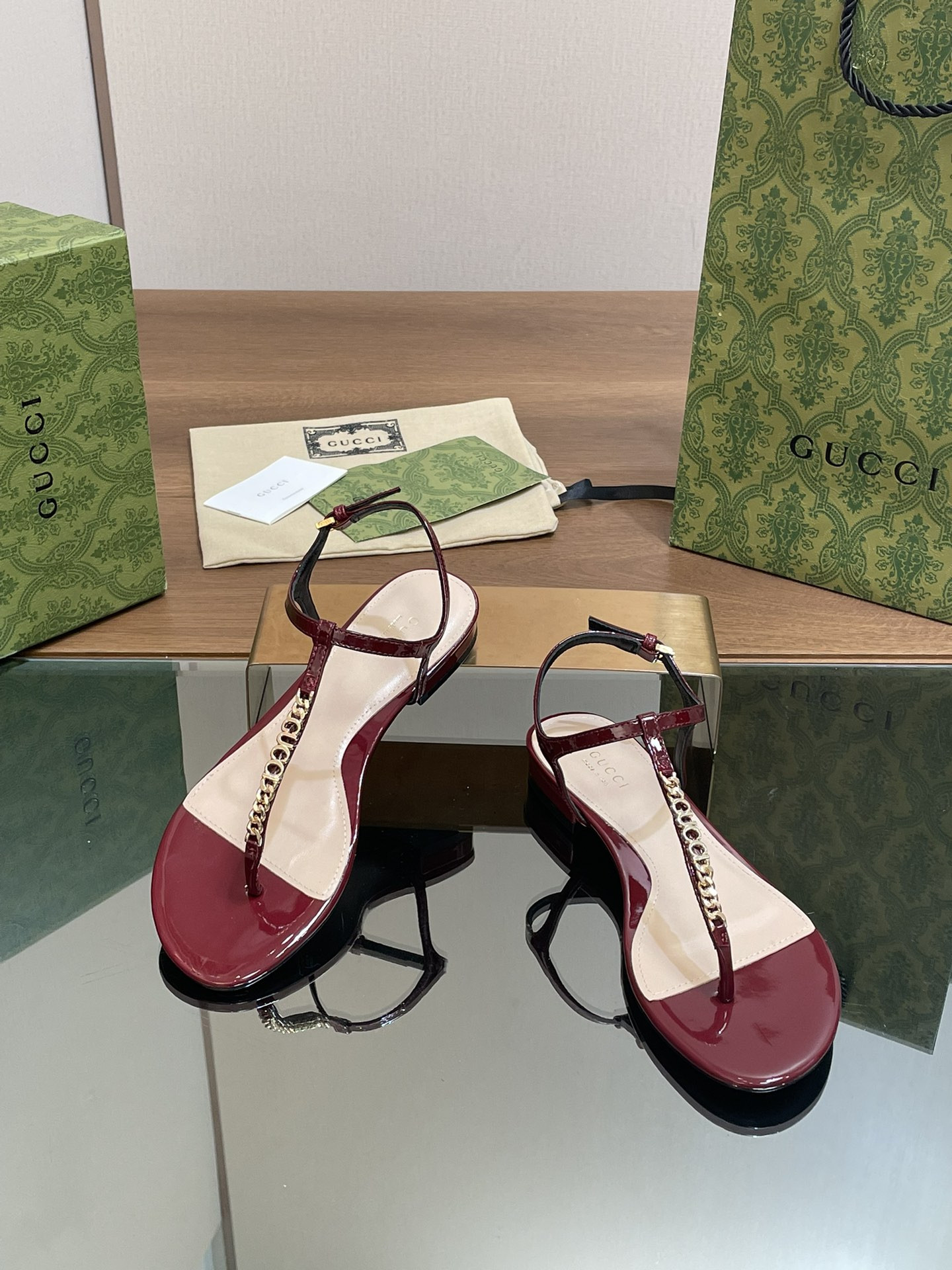 UA GUCCI SIGNORIA THONG SANDAL