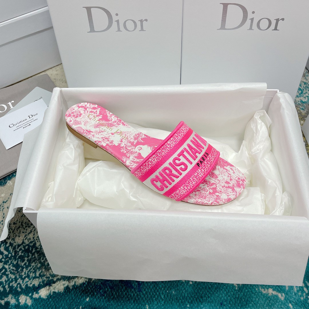 ua D*or dway slide