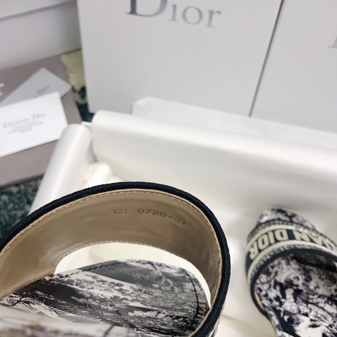 UA DIOR Dway Heeled Slide