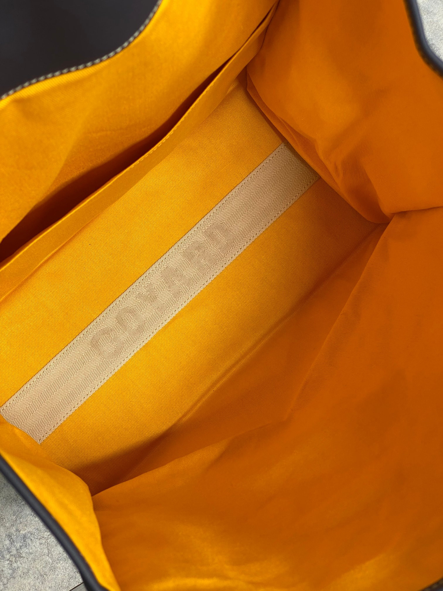 Goyard Saint Léger 37 cm x 15 cm x 34 cm