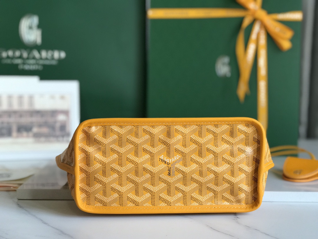 Goyard Anjou Mini Bag 20 cm x 10 cm x 20 cm