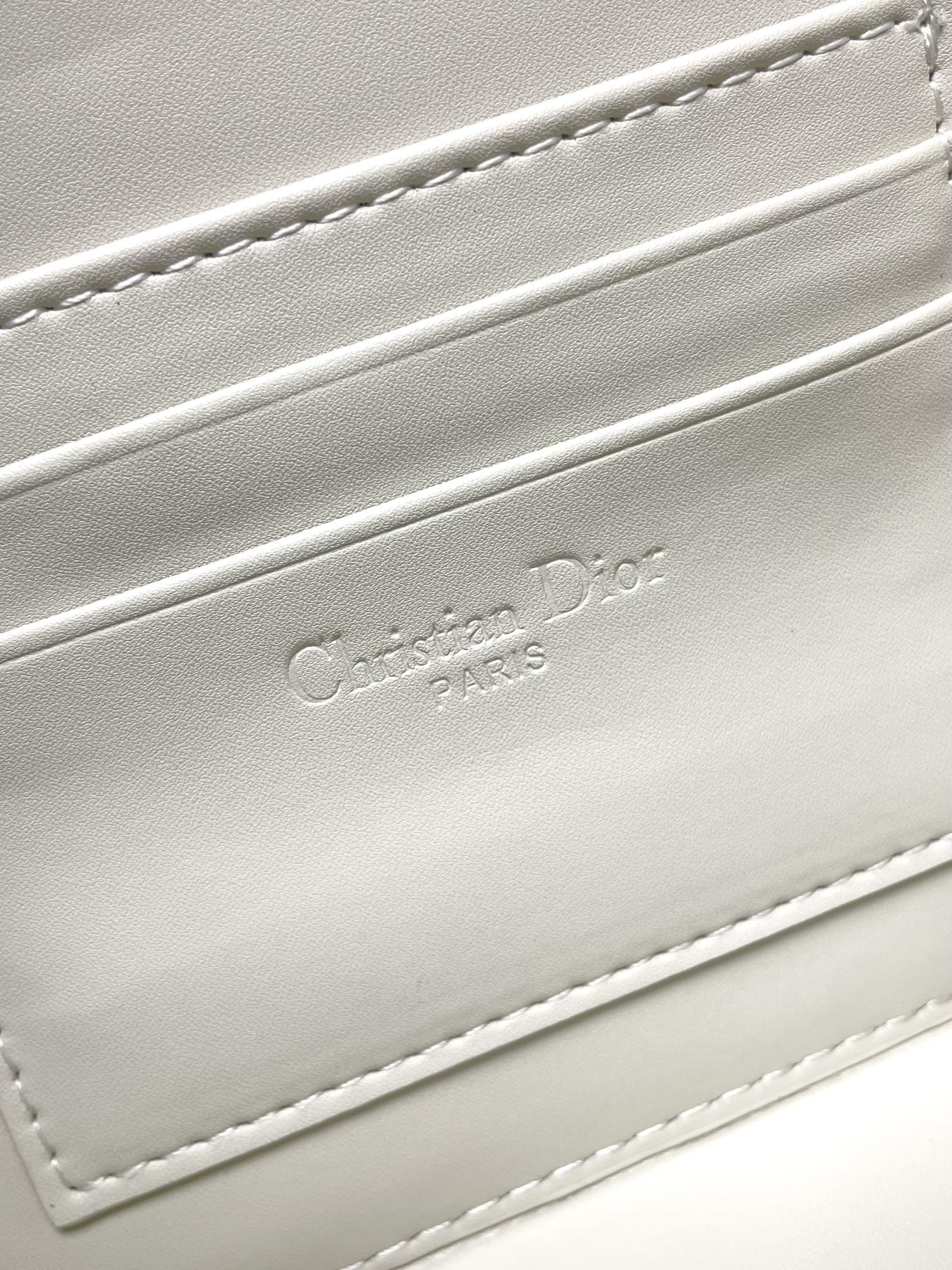 Dior Miss Daisy Mini Bag 22 x 12.5 x 4 cm