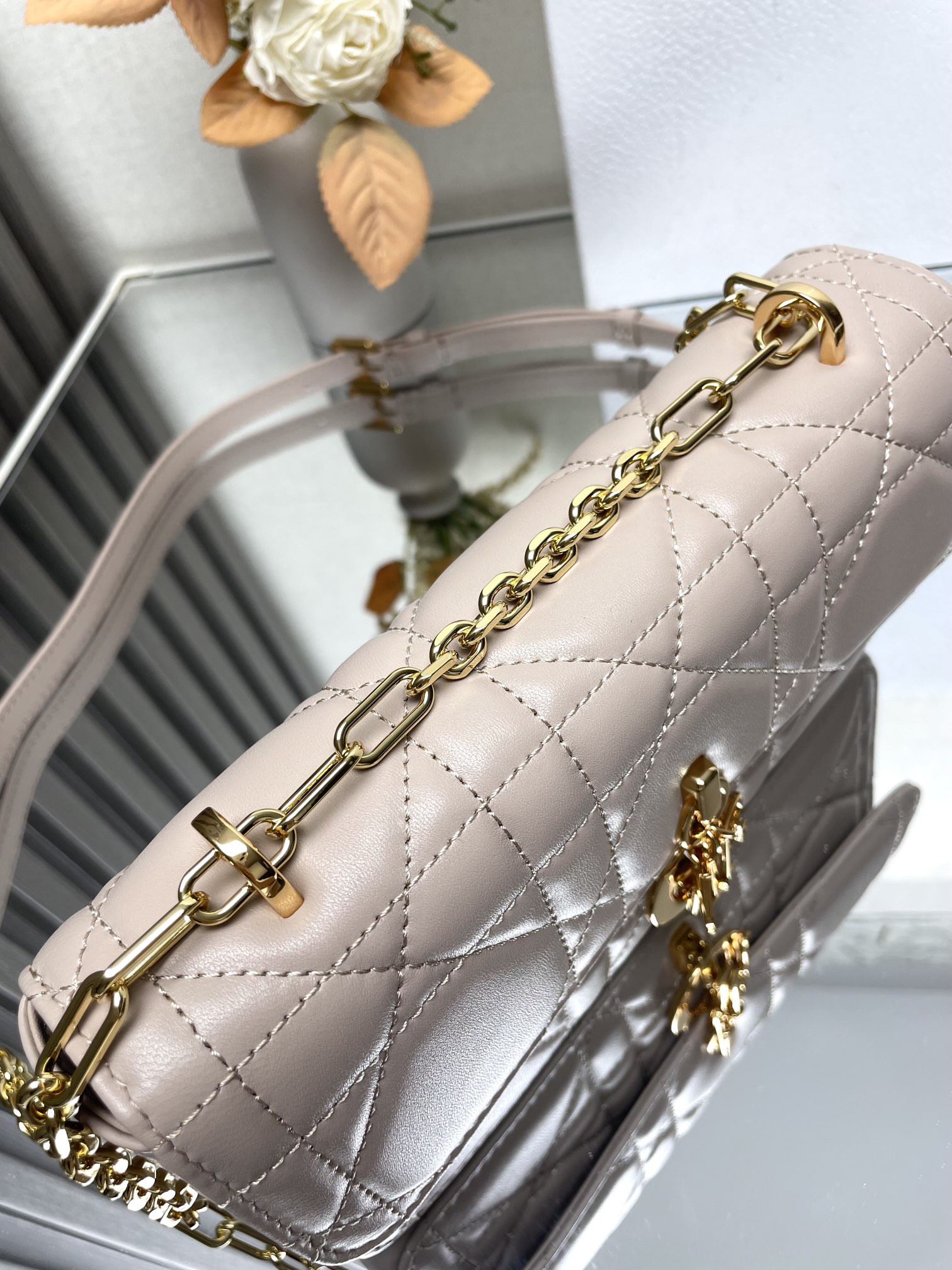 Dior Miss Daisy Mini Bag 22 x 12.5 x 4 cm