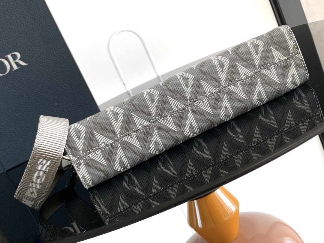 Dior A5 Triangle Pouch 27 x 19.5 x 6 cm