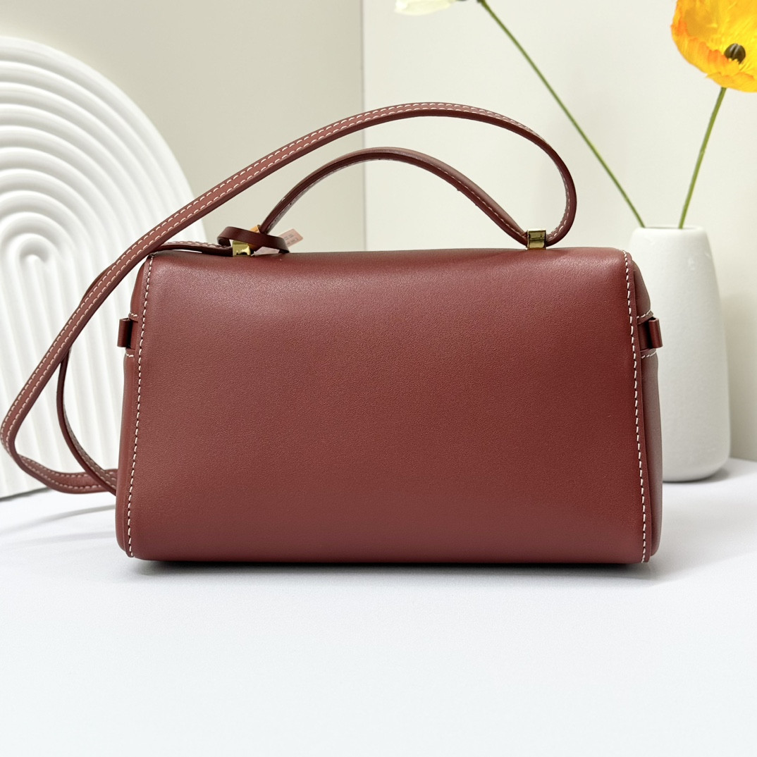 Loro Piana Extra Pocket L19 Smooth Calfskin 11 x 19 x 6.5 cm