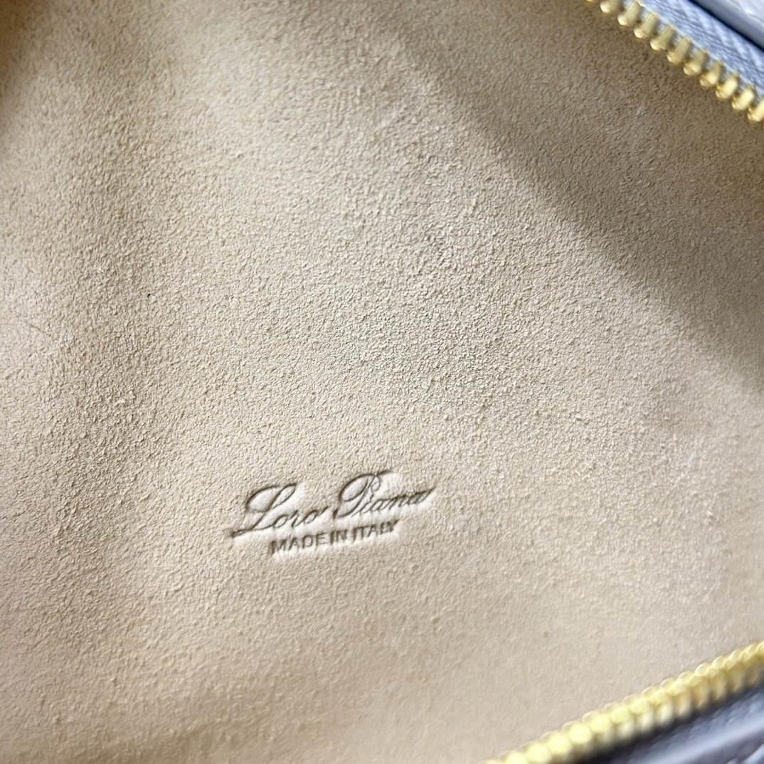 Loro Piana Extra Pocket L19 Grained Calfskin 11 x 19 x 6.5 cm