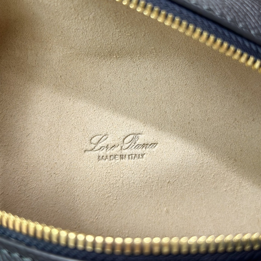 Loro Piana Extra Pocket L19 Smooth Calfskin 11 x 19 x 6.5 cm