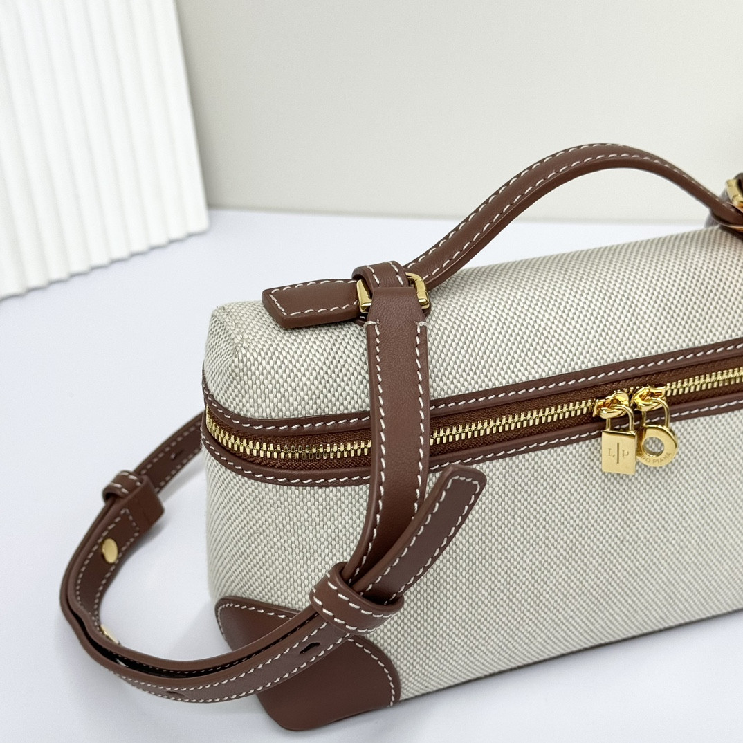 Loro Piana Extra Pocket L19 Cotton, Linen 11 x 19 x 6.5 cm