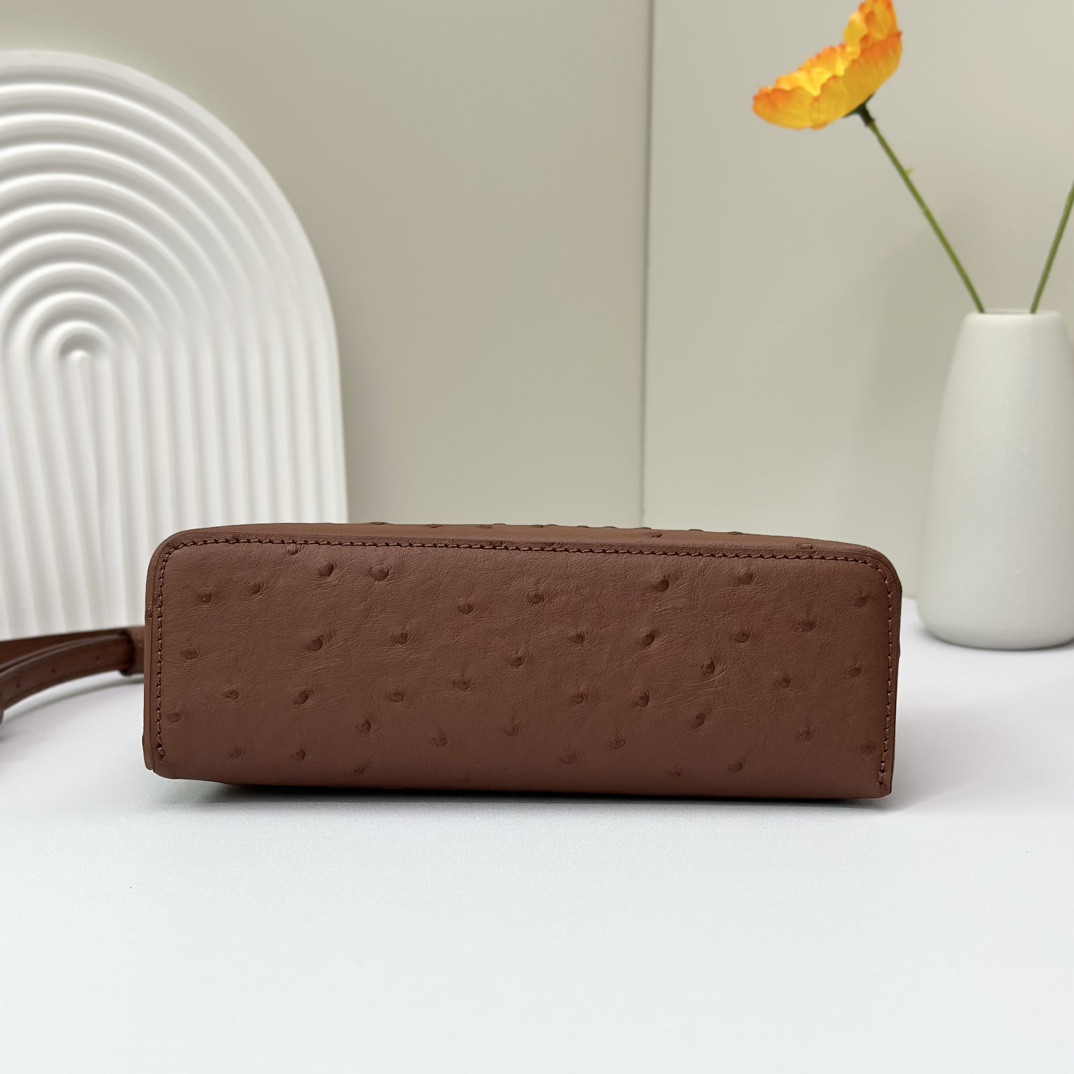 Loro Piana Extra Pocket L19 Ostrich-grained Leather 11 x 19 x 6.5 cm