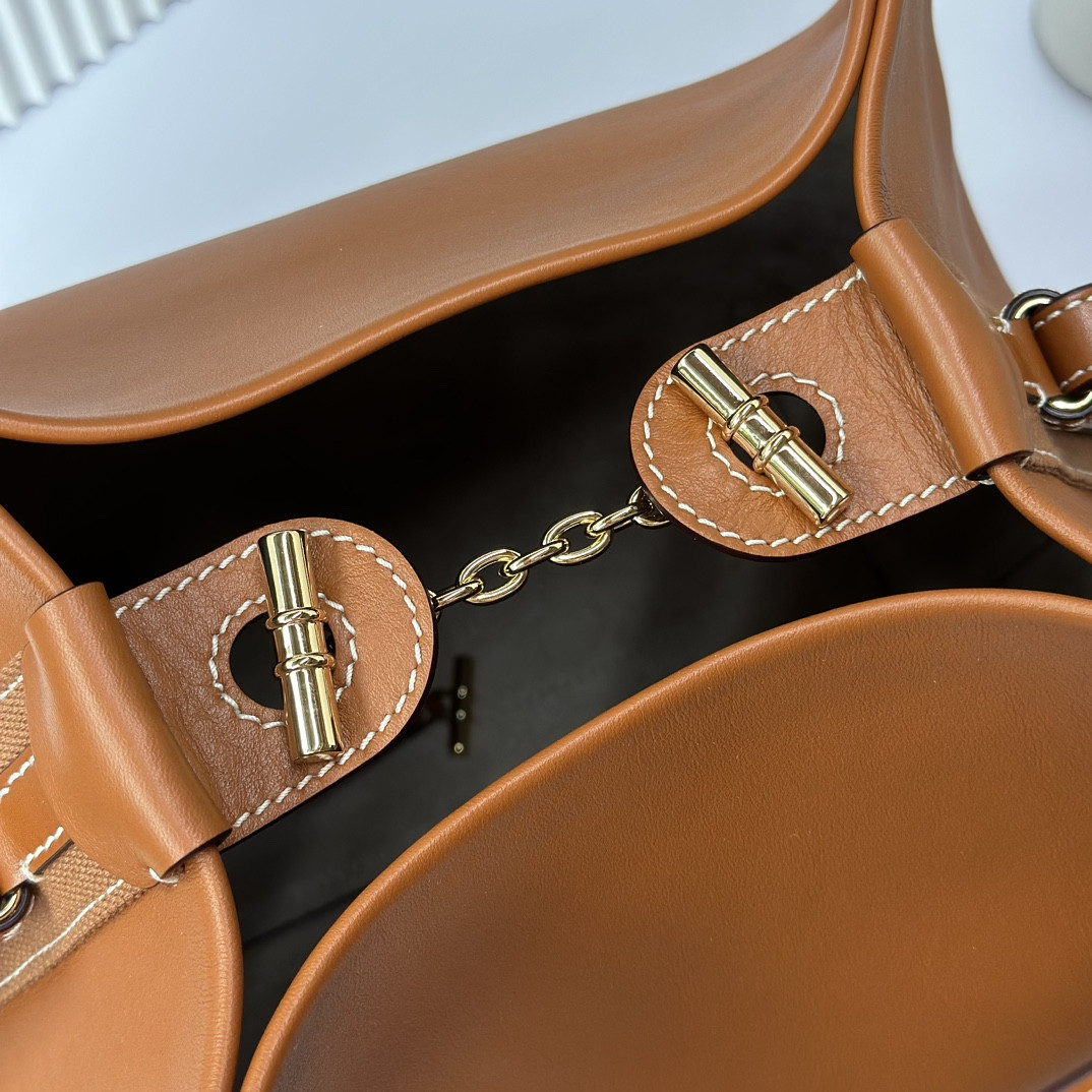 Loro Piana Large Bale Bag Smooth Calfskin 24 x 20 x 27 cm